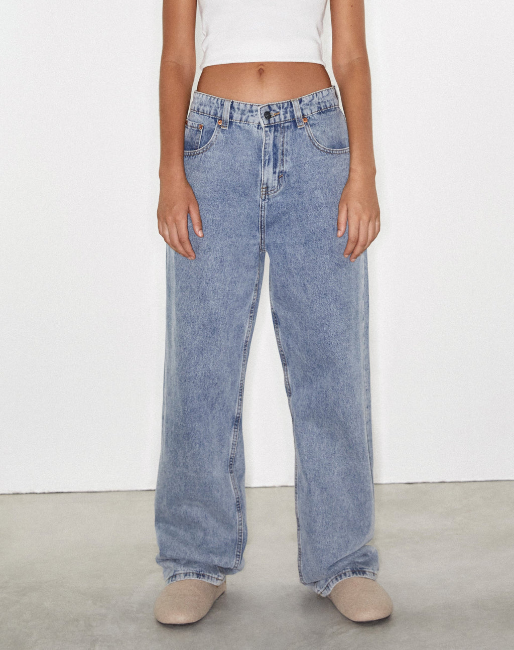 PARALLEL JEANS LICHT GEWASSEN BLAUW