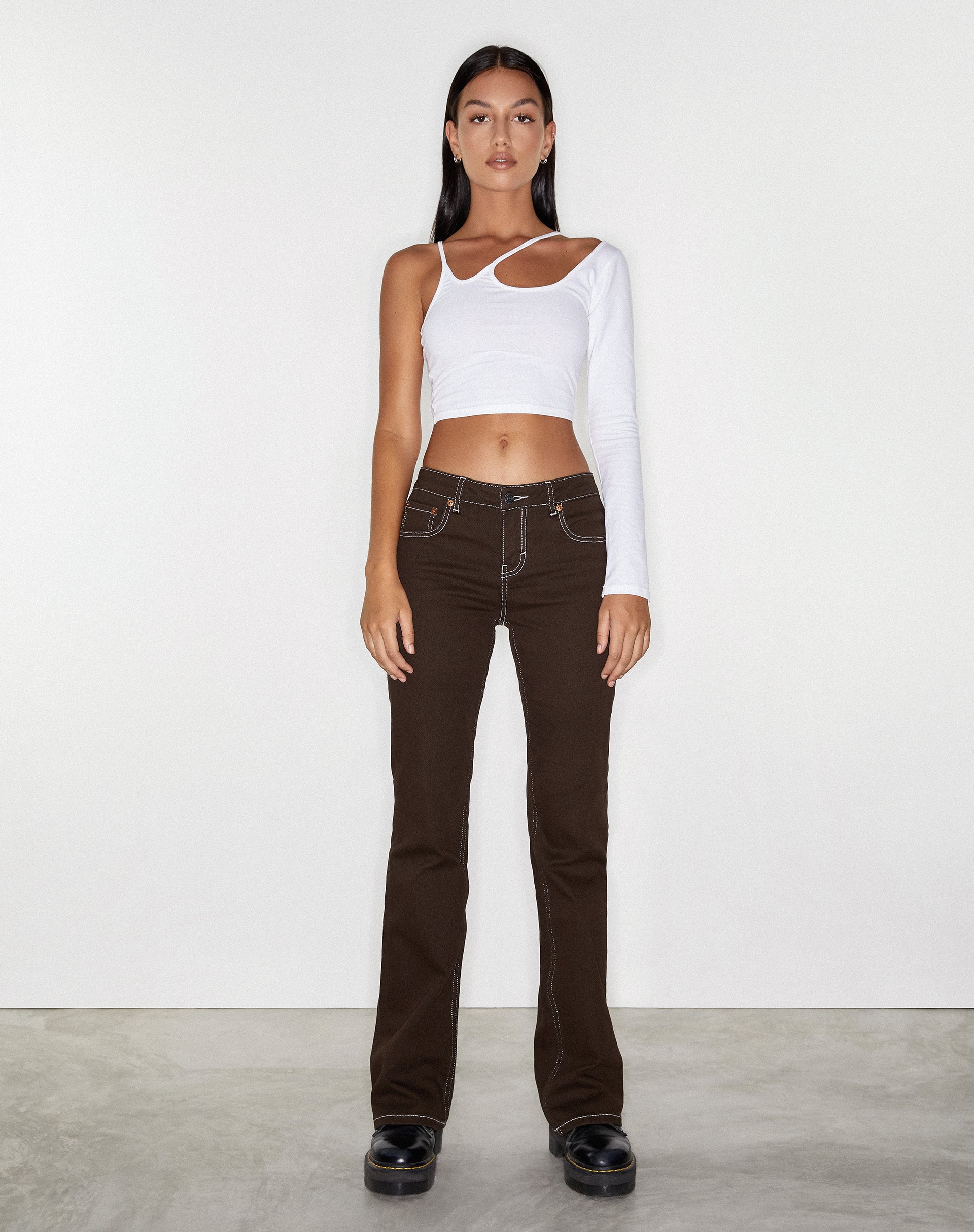 Afbeelding van Low Rise Bootleg Jeans in Bittere Chocolade