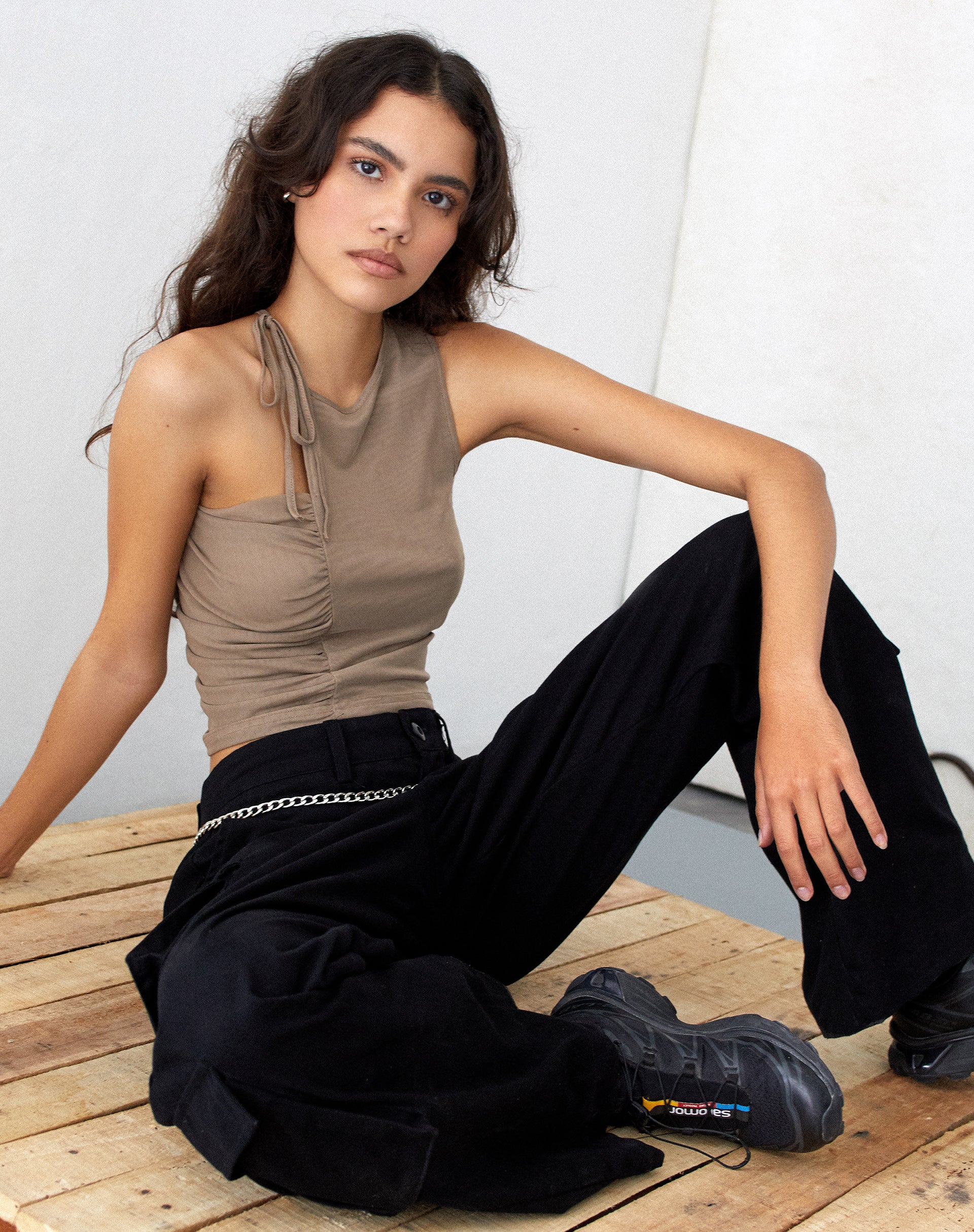beeld van MOTEL X JACQUIE Sonja Crop Top in Oatmeal