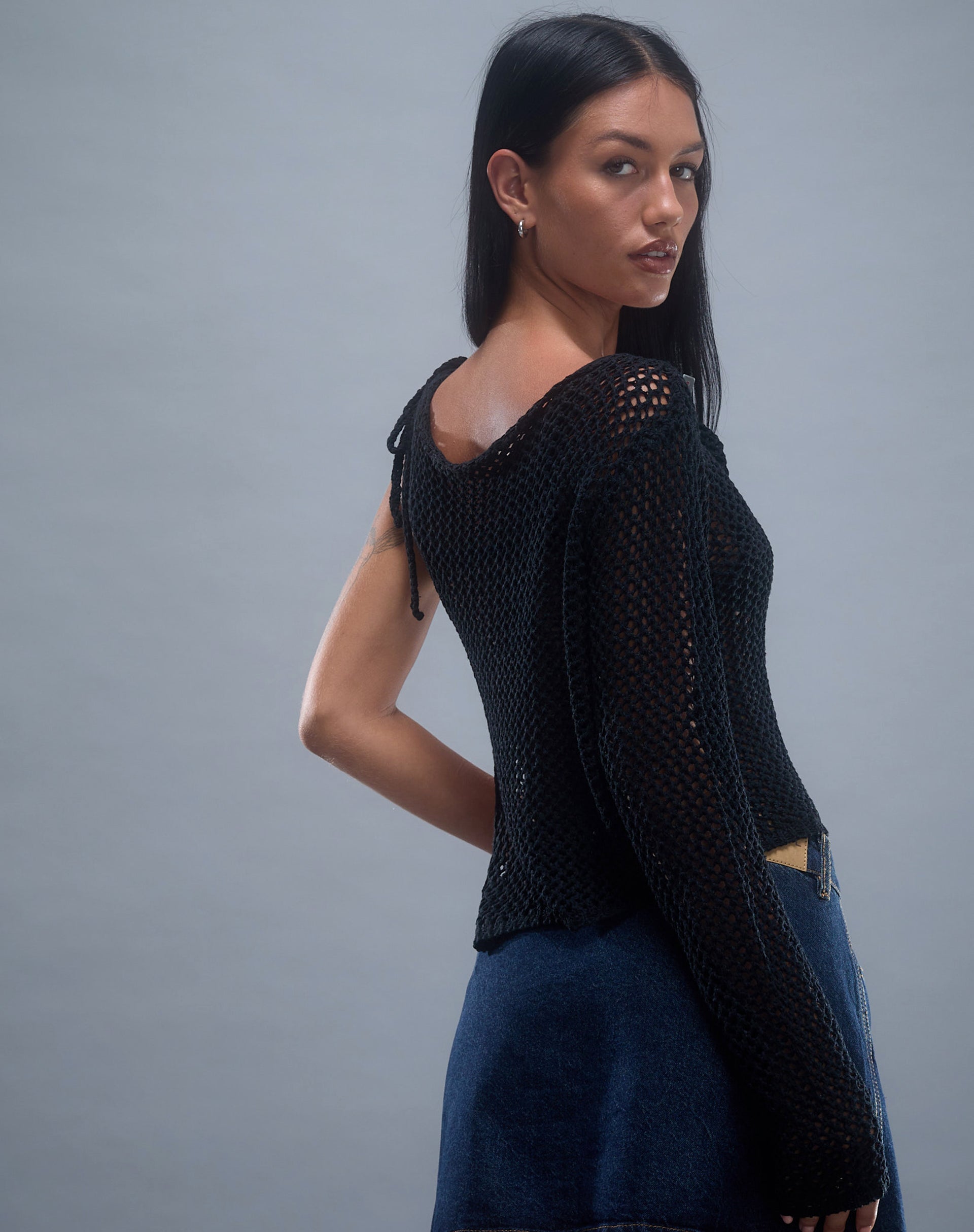 Afbeelding van Nung Open Knit Asymmetrische Top in Zwart