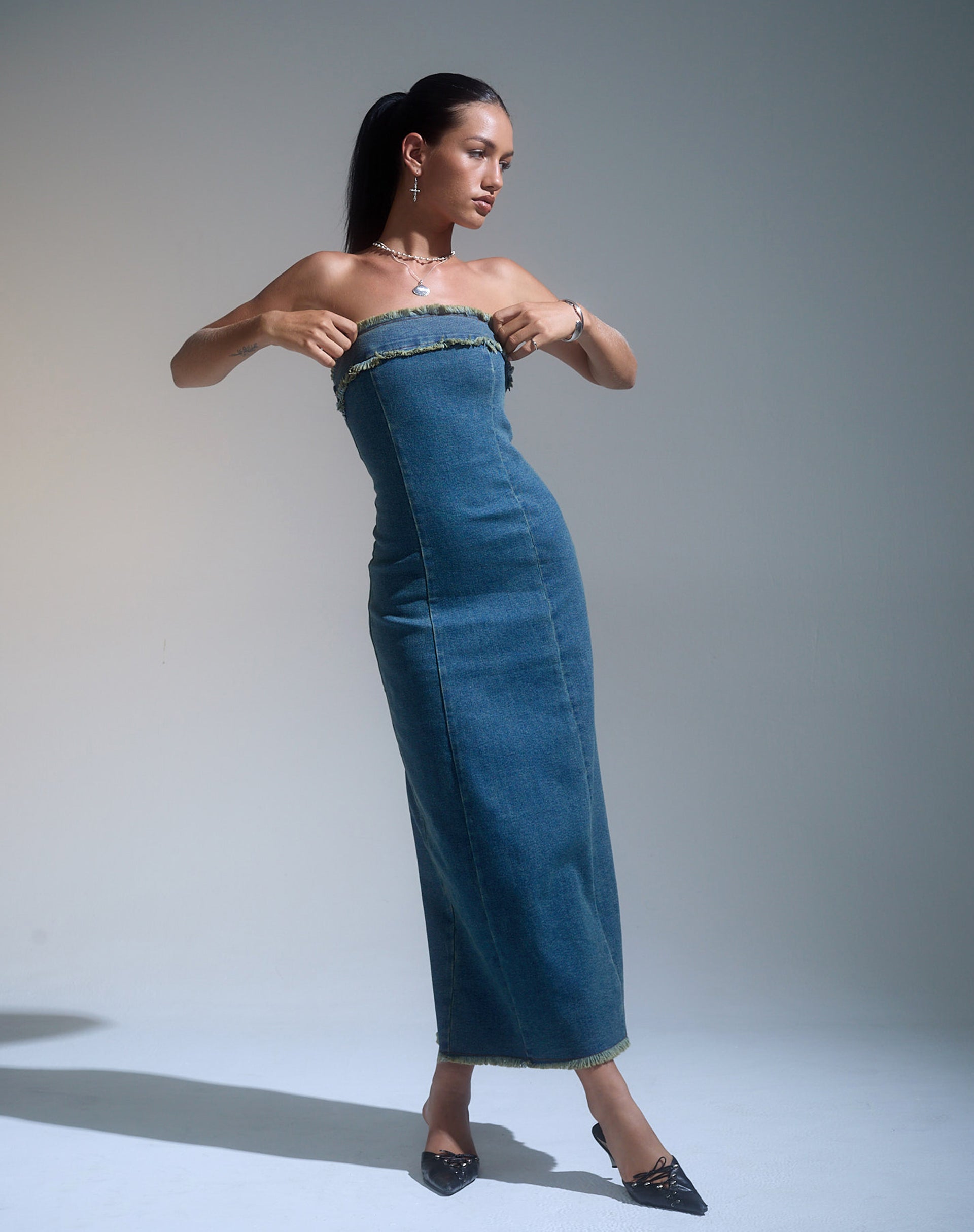 Afbeelding van Atun Denim Bandeau Maxi Dress in Bruin Blauw Acid Wash