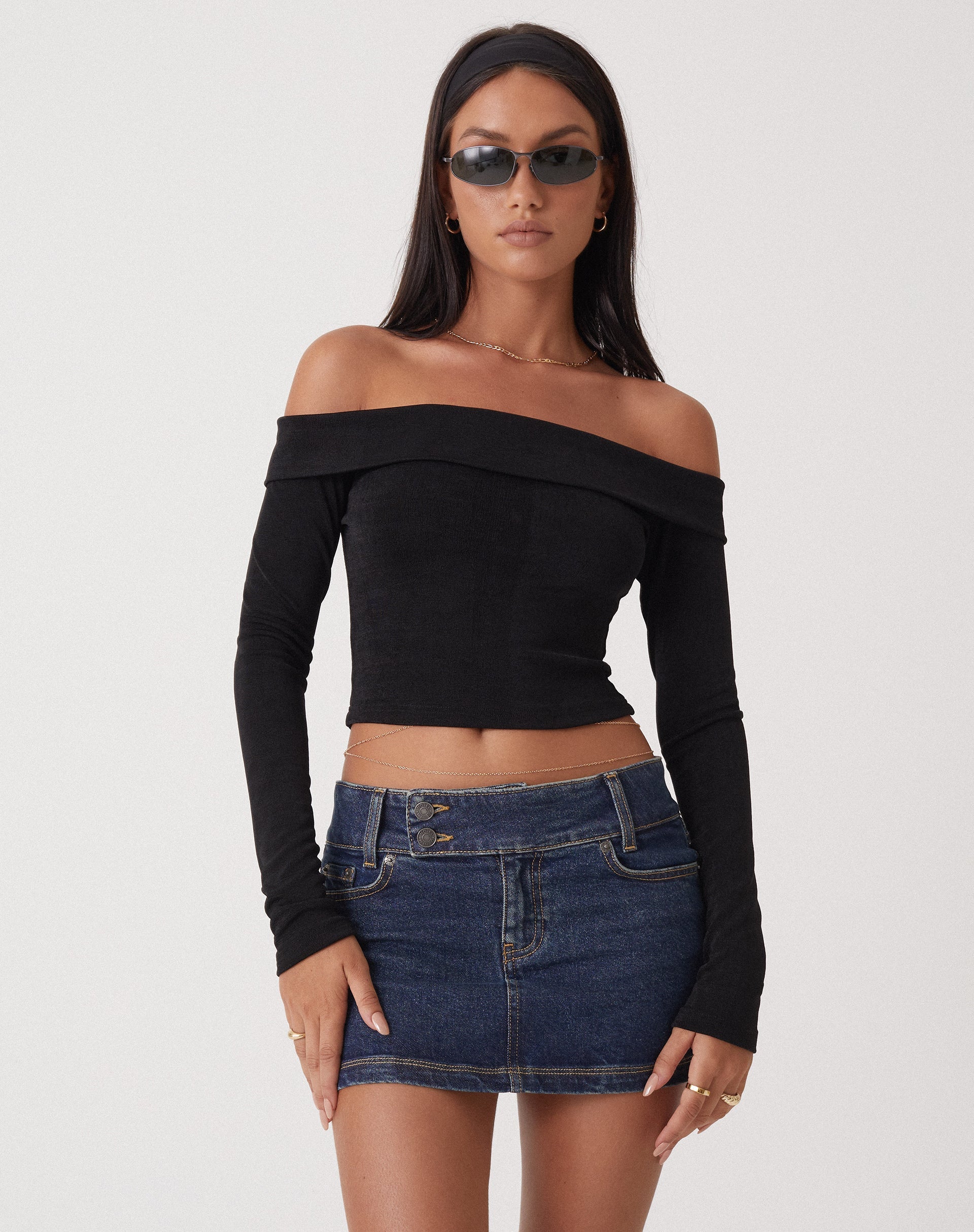 beeld van MOTEL X OLIVIA NEILL Nasari Crop Top in Crepe Zwart