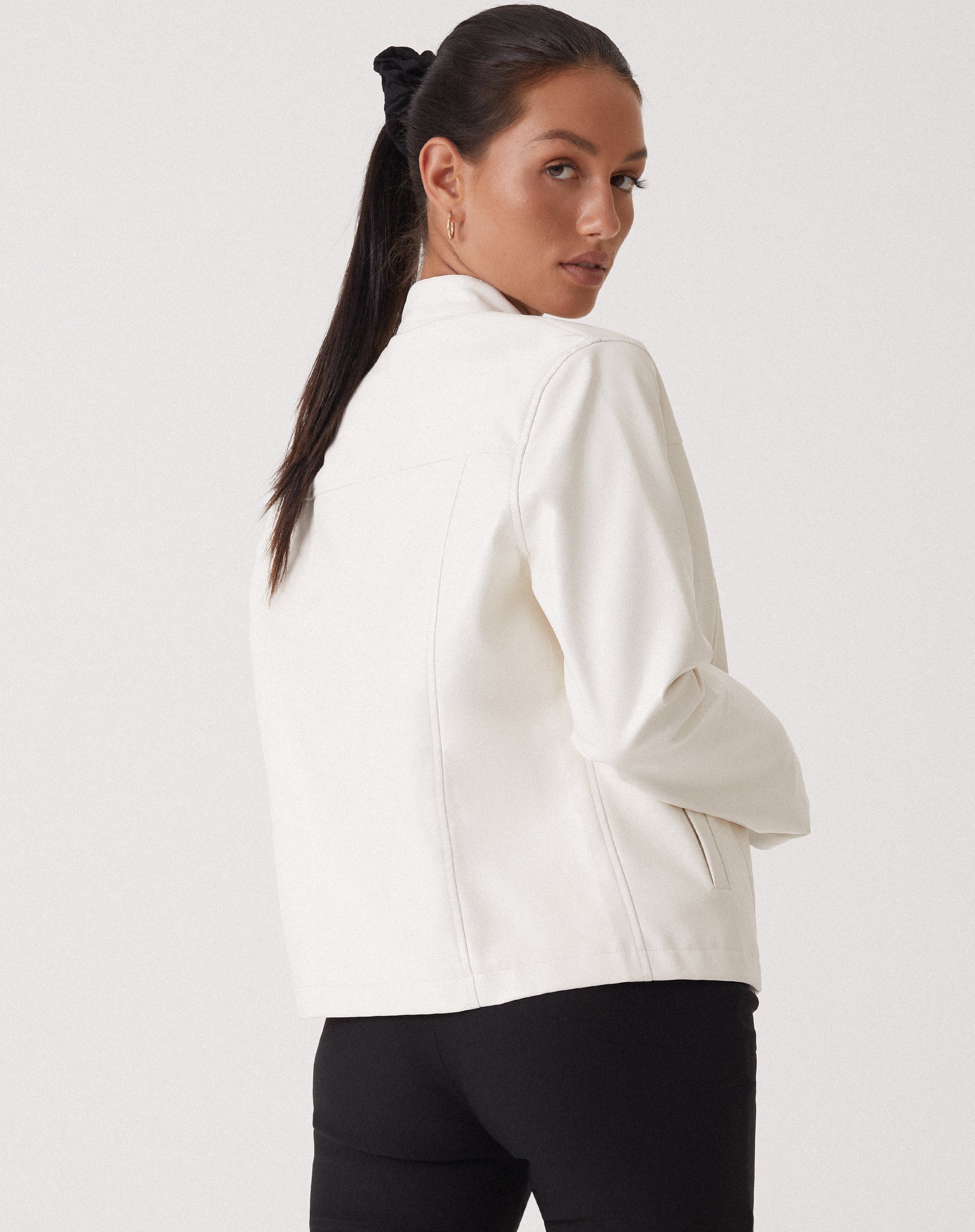 beeld van MOTEL X OLIVIA NEILL Olivia Jacket in PU Wit