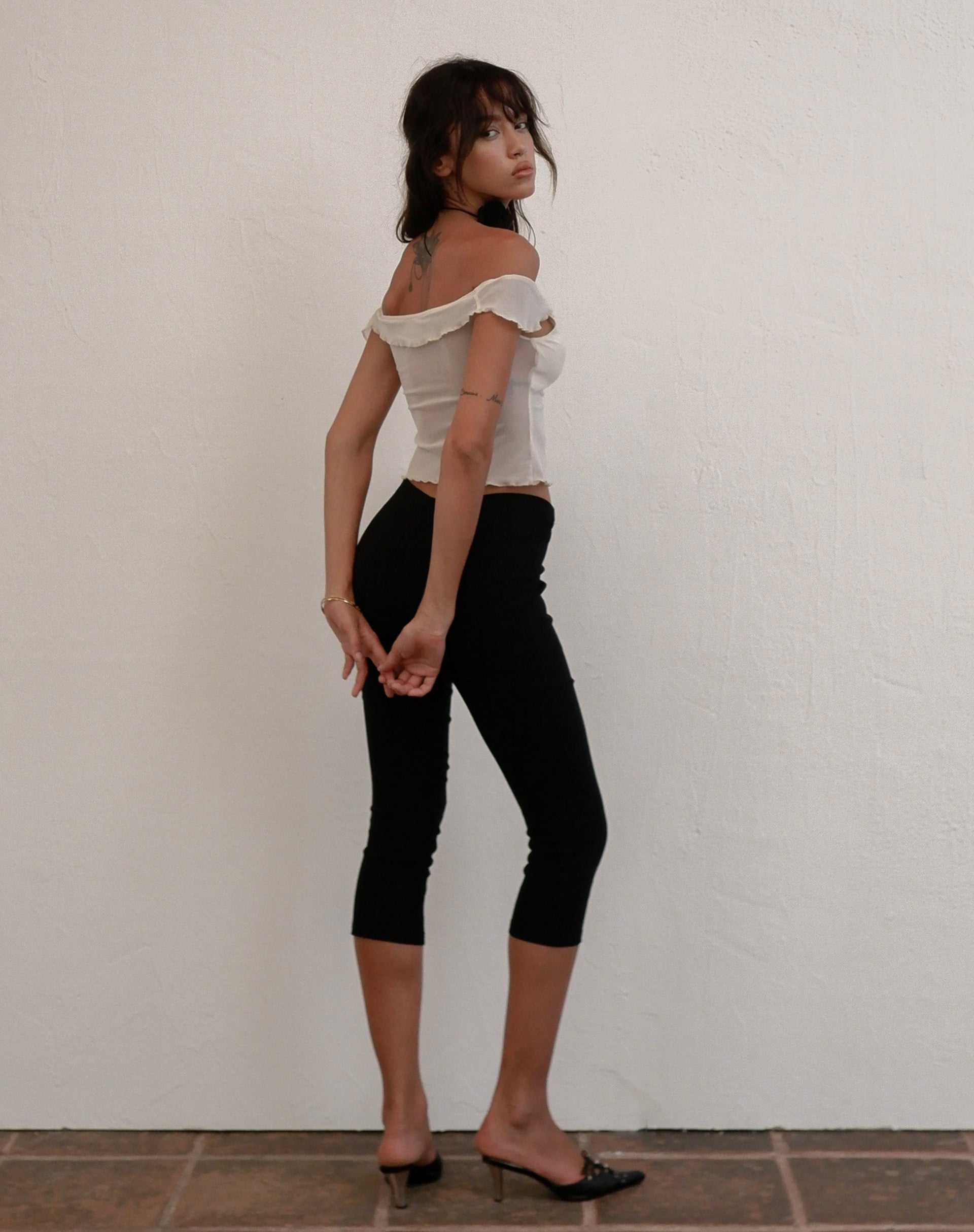 Afbeelding van Asla Cropped Capri Broek in Stretch Tailoring Zwart