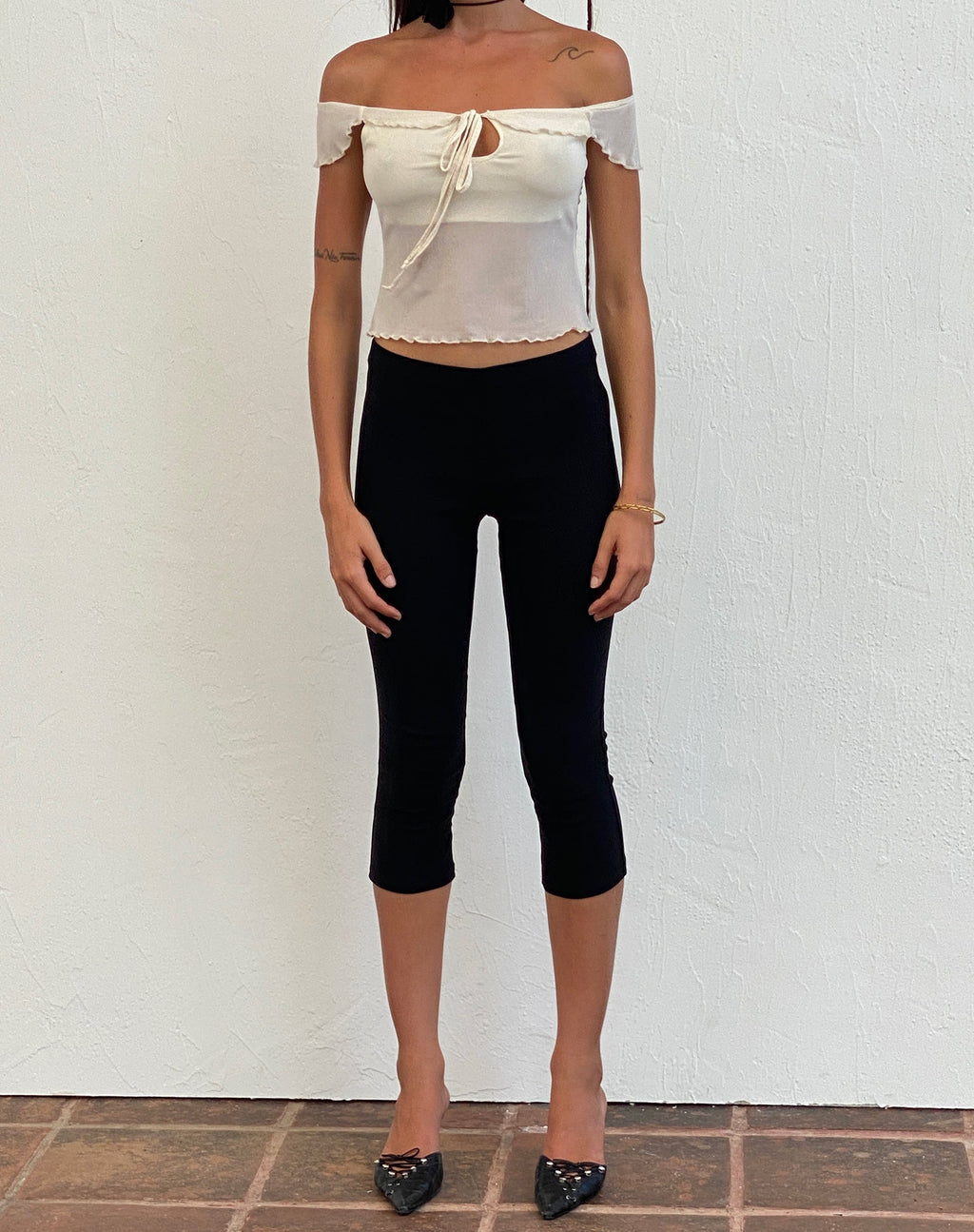 Asla Cropped Capri Broek in Stretch Tailoring Zwart
