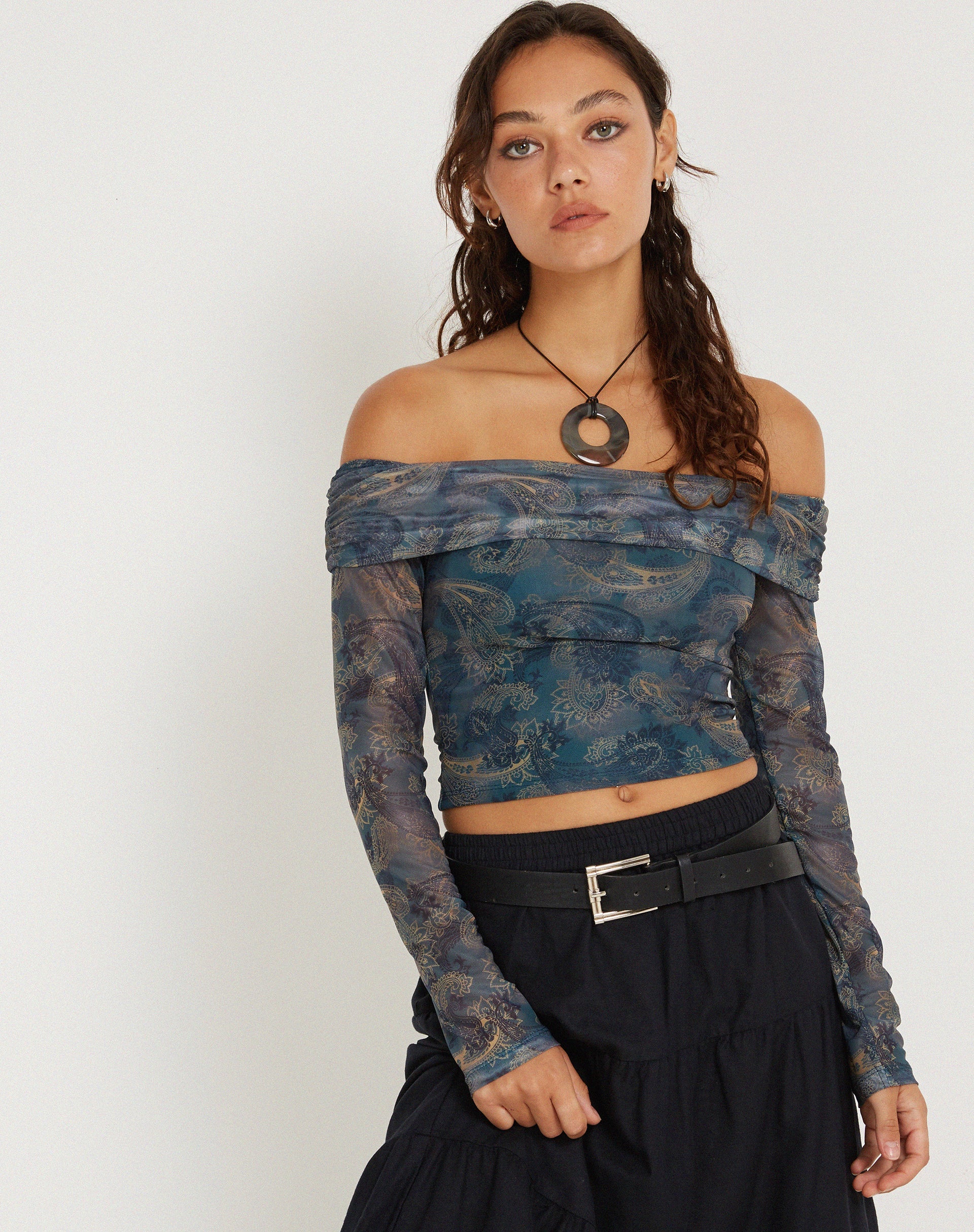 BEELD VAN Nagini bardot top met lange mouwen in blauw paisley