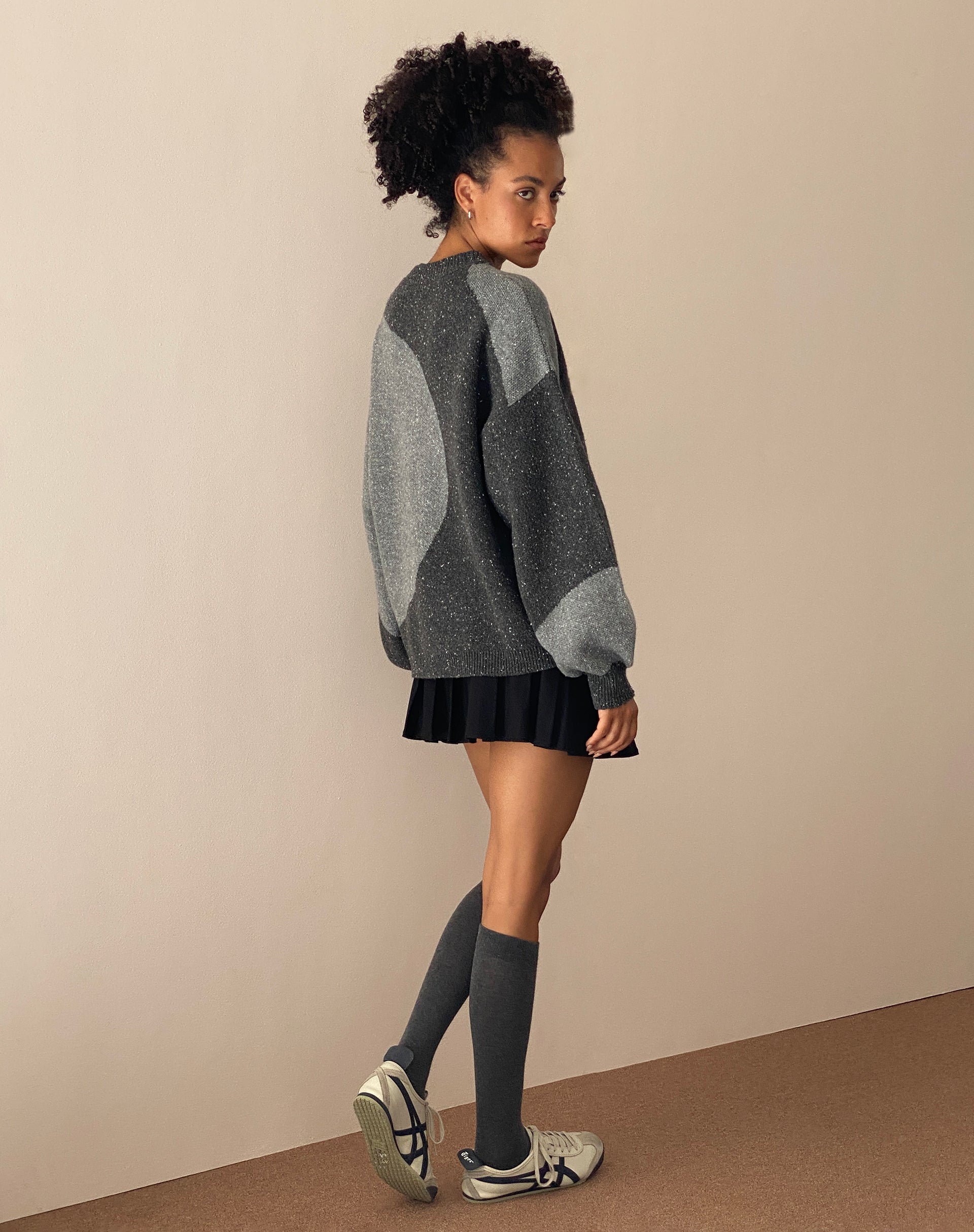 Afbeelding van Namari Trui in Zwart en Charcoal Mix Knit