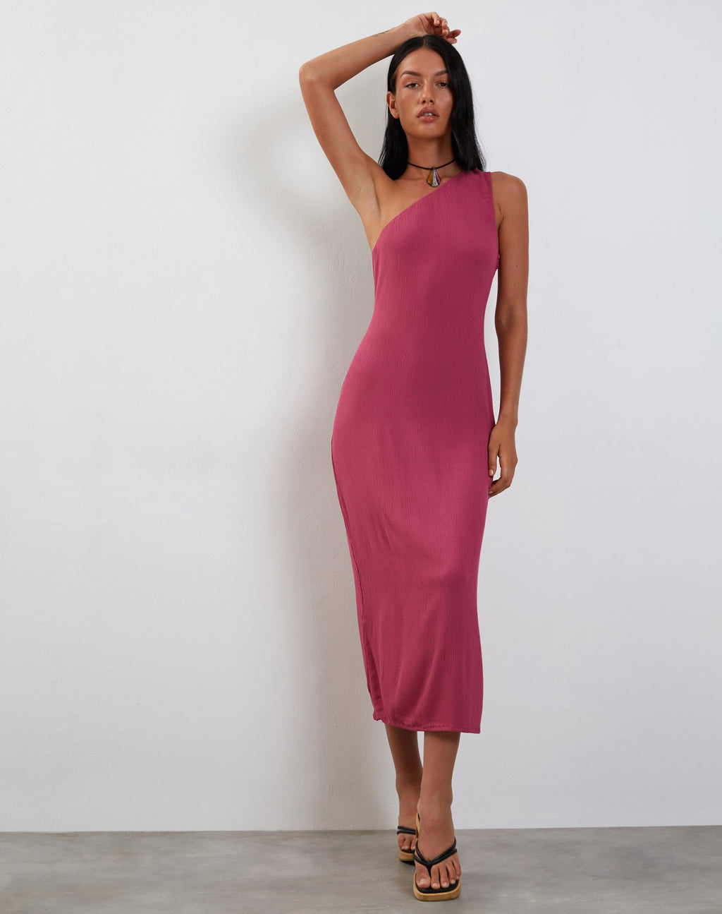 Namjun Midi jurk met één schouder in Daco Rose Crinkle