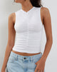 beeld van Naoko top met ruches in wit
