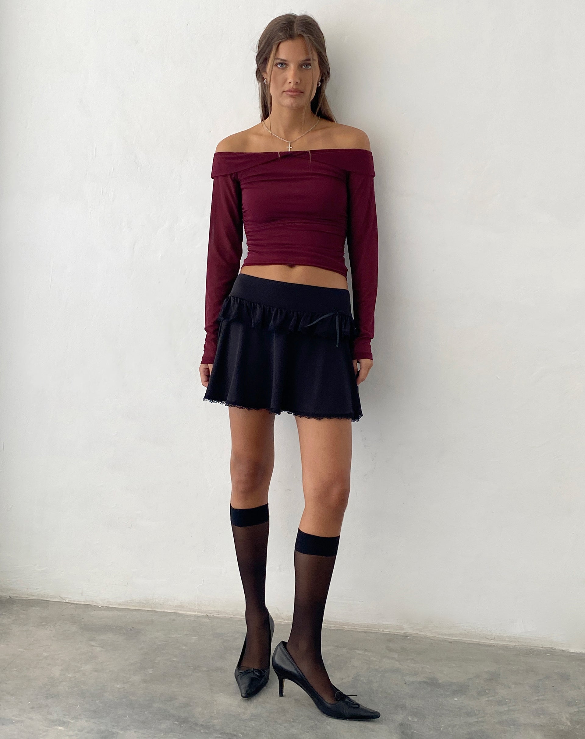 Afbeelding van Nauri Mesh Bardot Top in Maroon