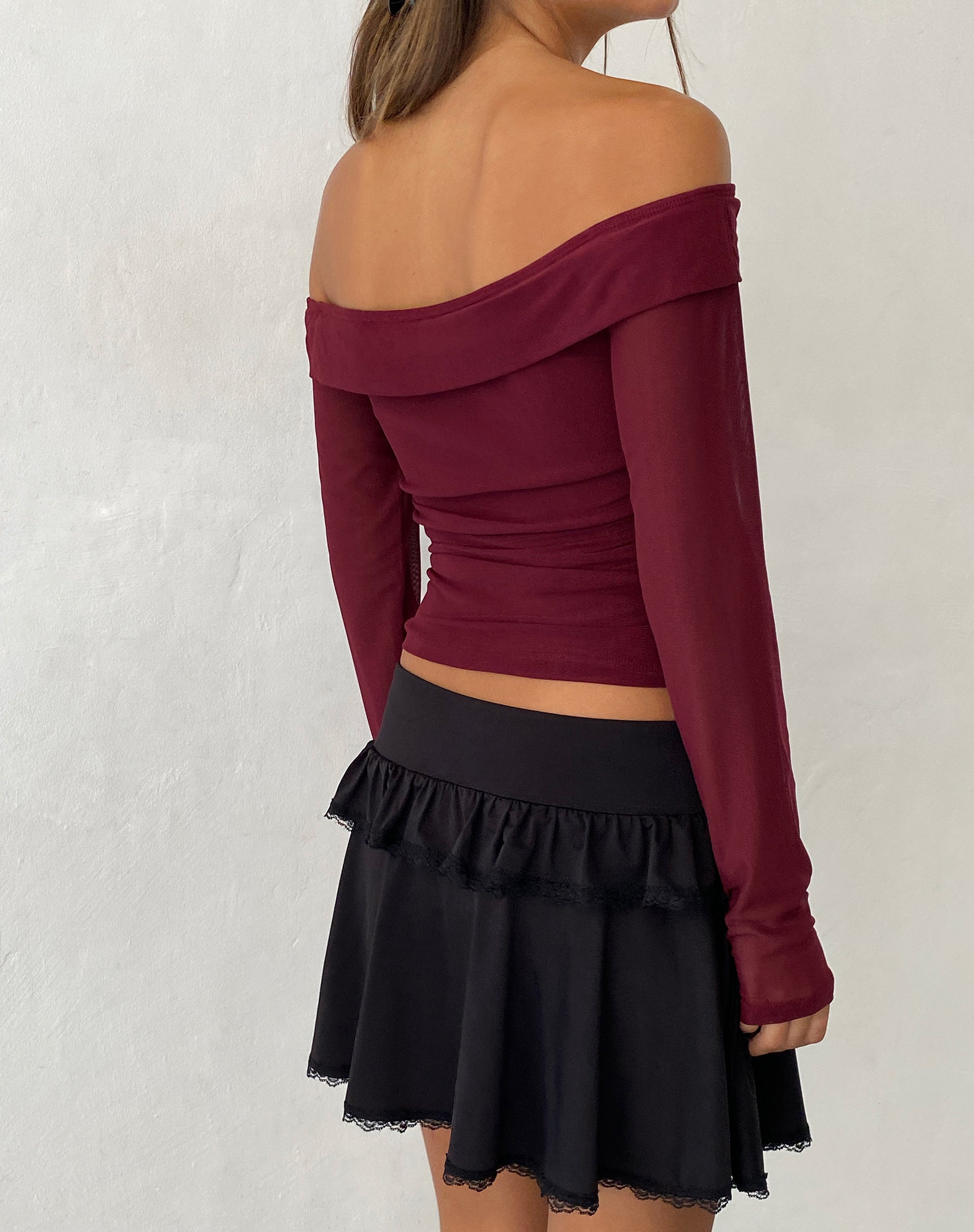 Afbeelding van Nauri Mesh Bardot Top in Maroon