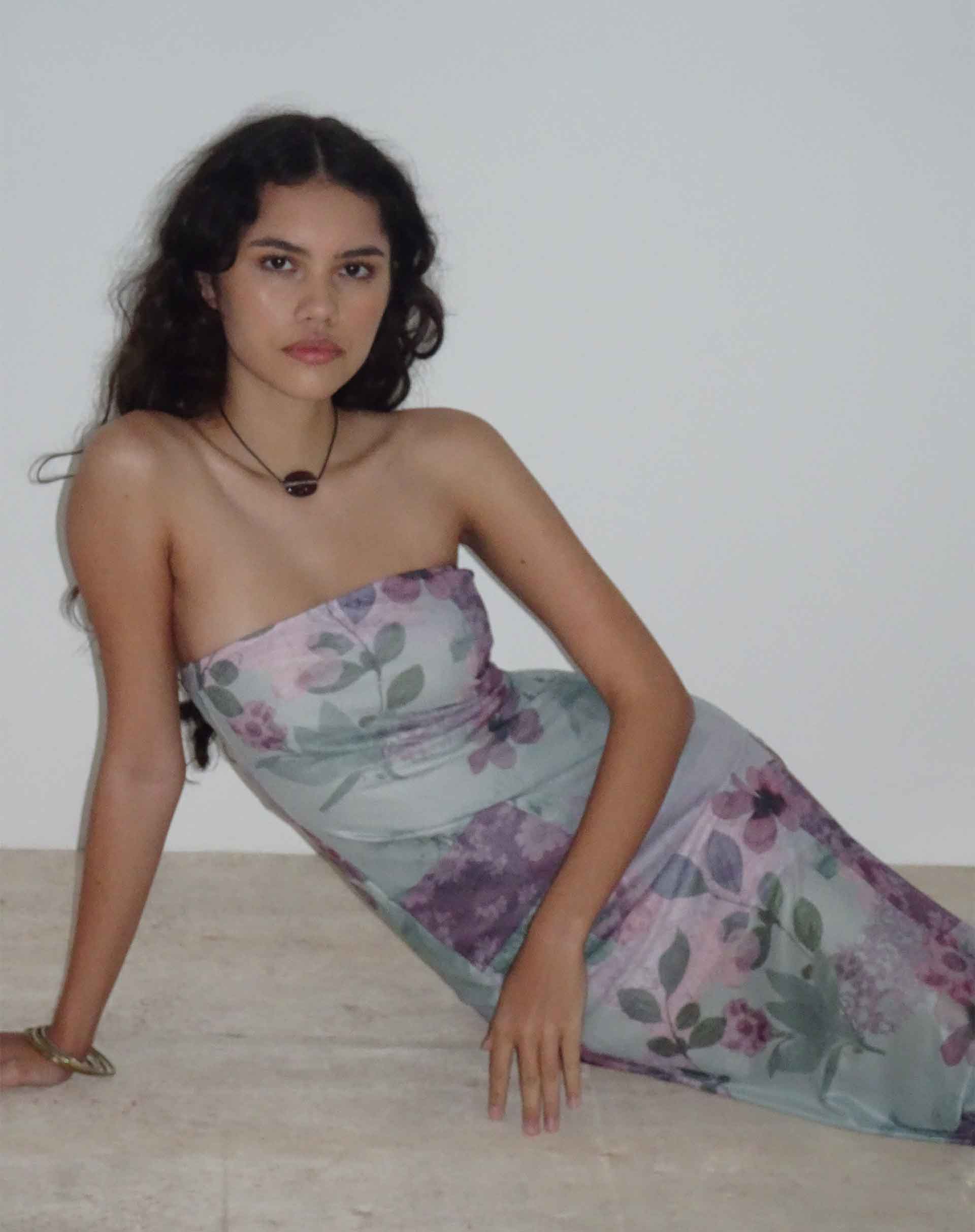 Afbeelding van Nehwa Bandeau Mesh Midi Dress in Abstract Scrapbook