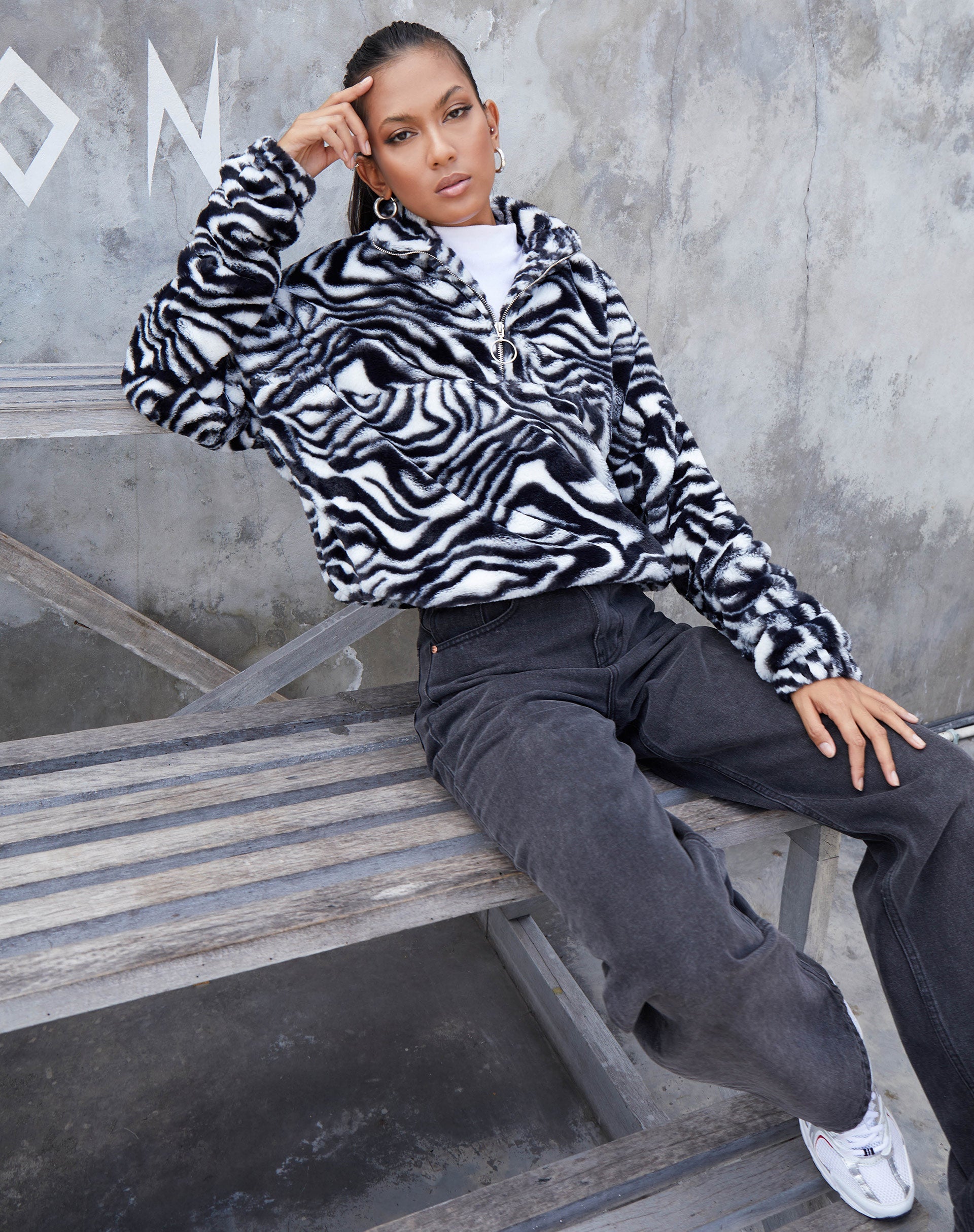 Afbeelding van Nero Ring Pull Jacket in zebra zwart-wit