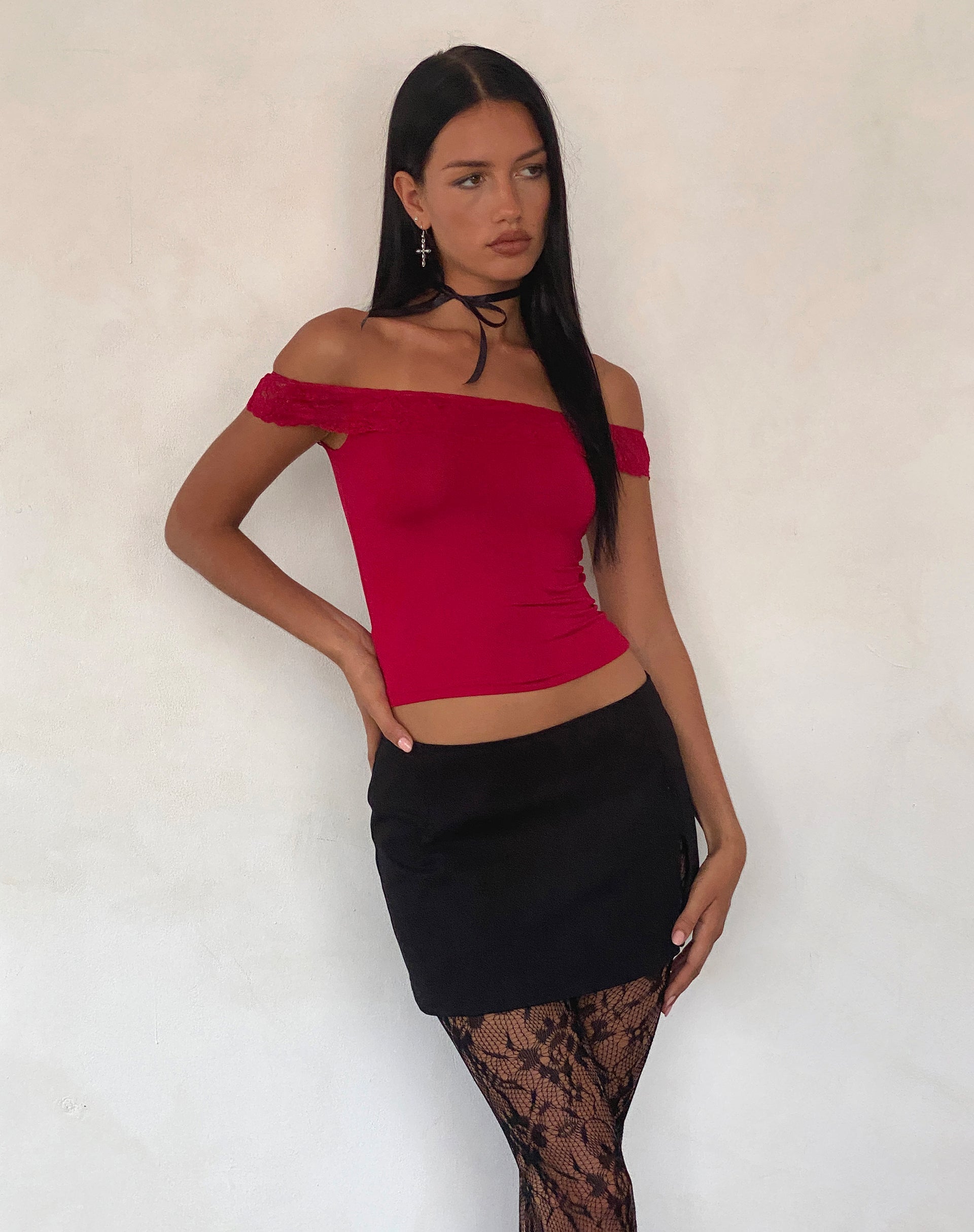 Afbeelding van Nesel Bardot Top in Slinky Kant Rood