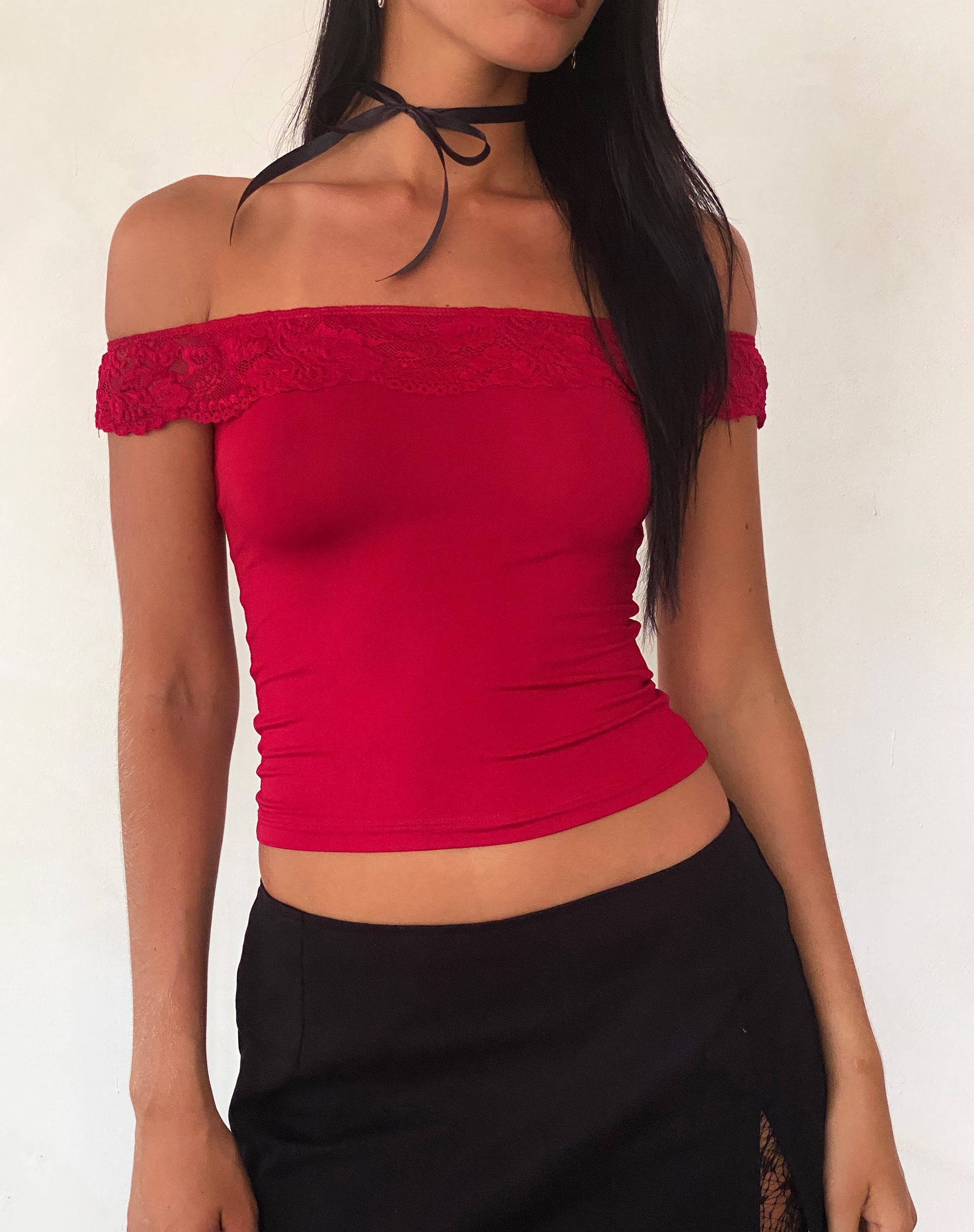 Afbeelding van Nesel Bardot Top in Slinky Kant Rood