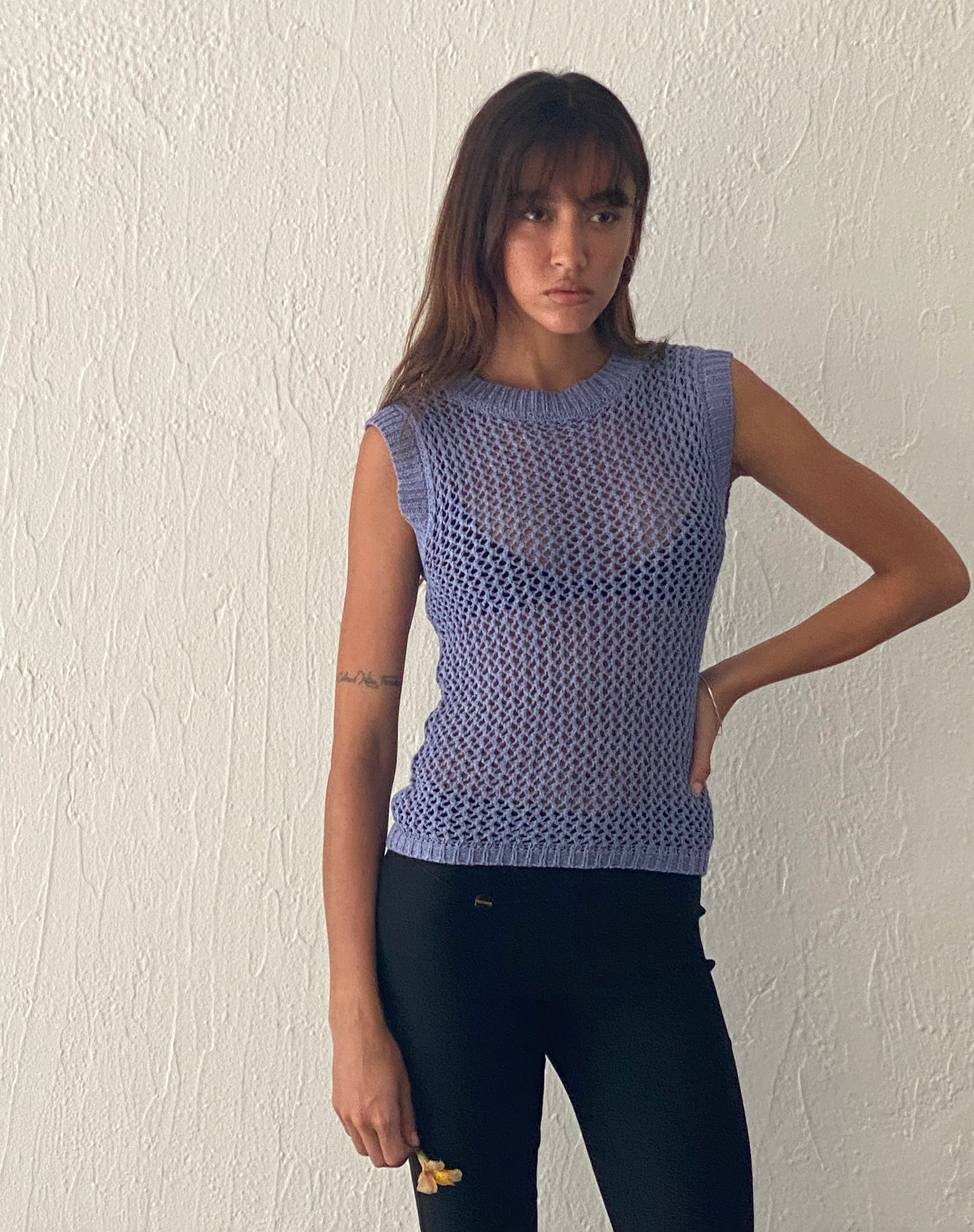 Afbeelding van Nibura Open Rug Vest Top in Blauw Gebreid