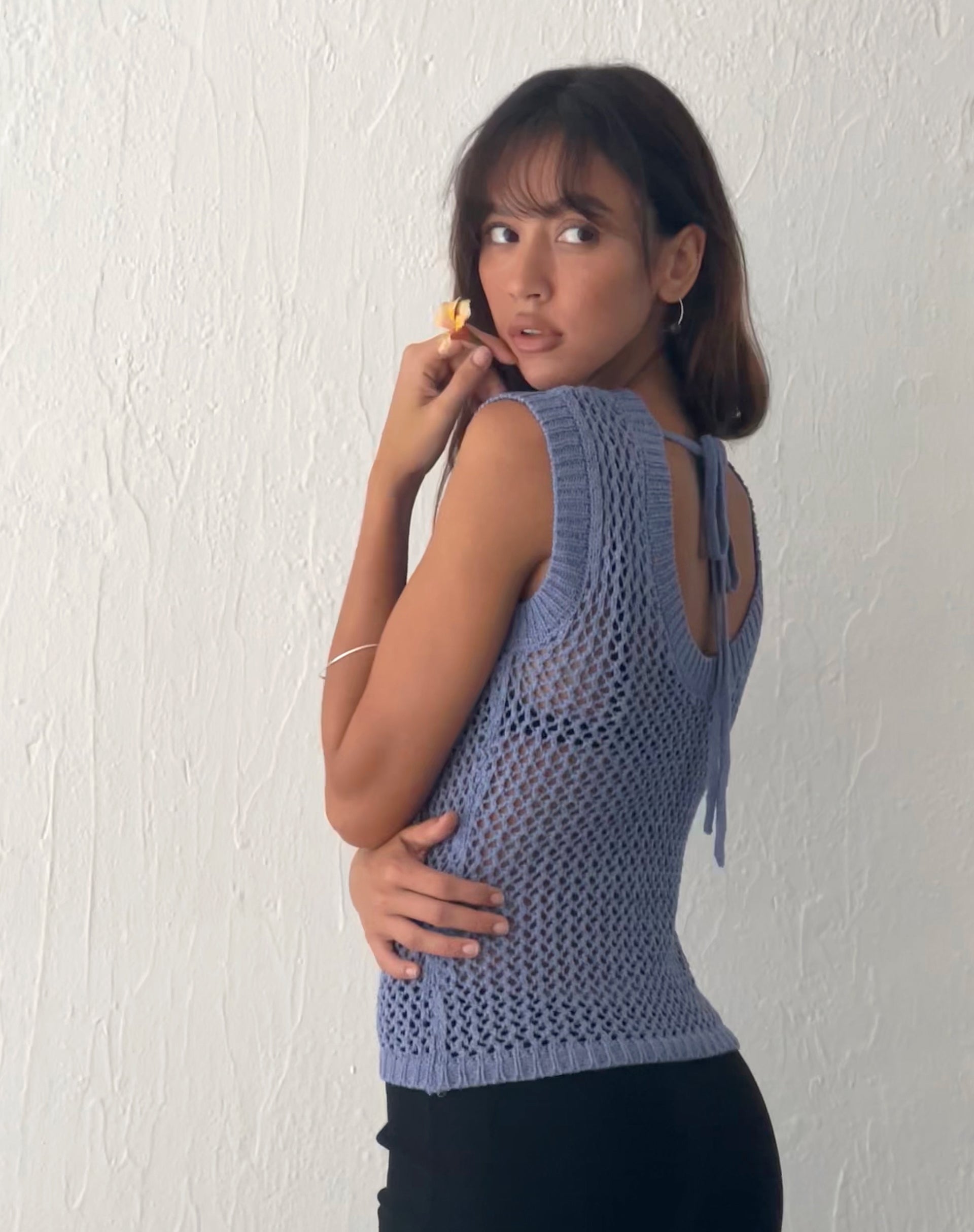 Afbeelding van Nibura Open Rug Vest Top in Blauw Gebreid