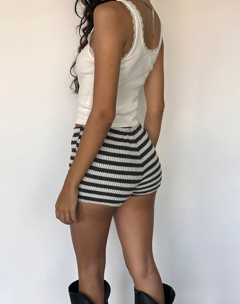 Afbeelding van Nikaya Shorts in Stripe Knit Zwart-Wit