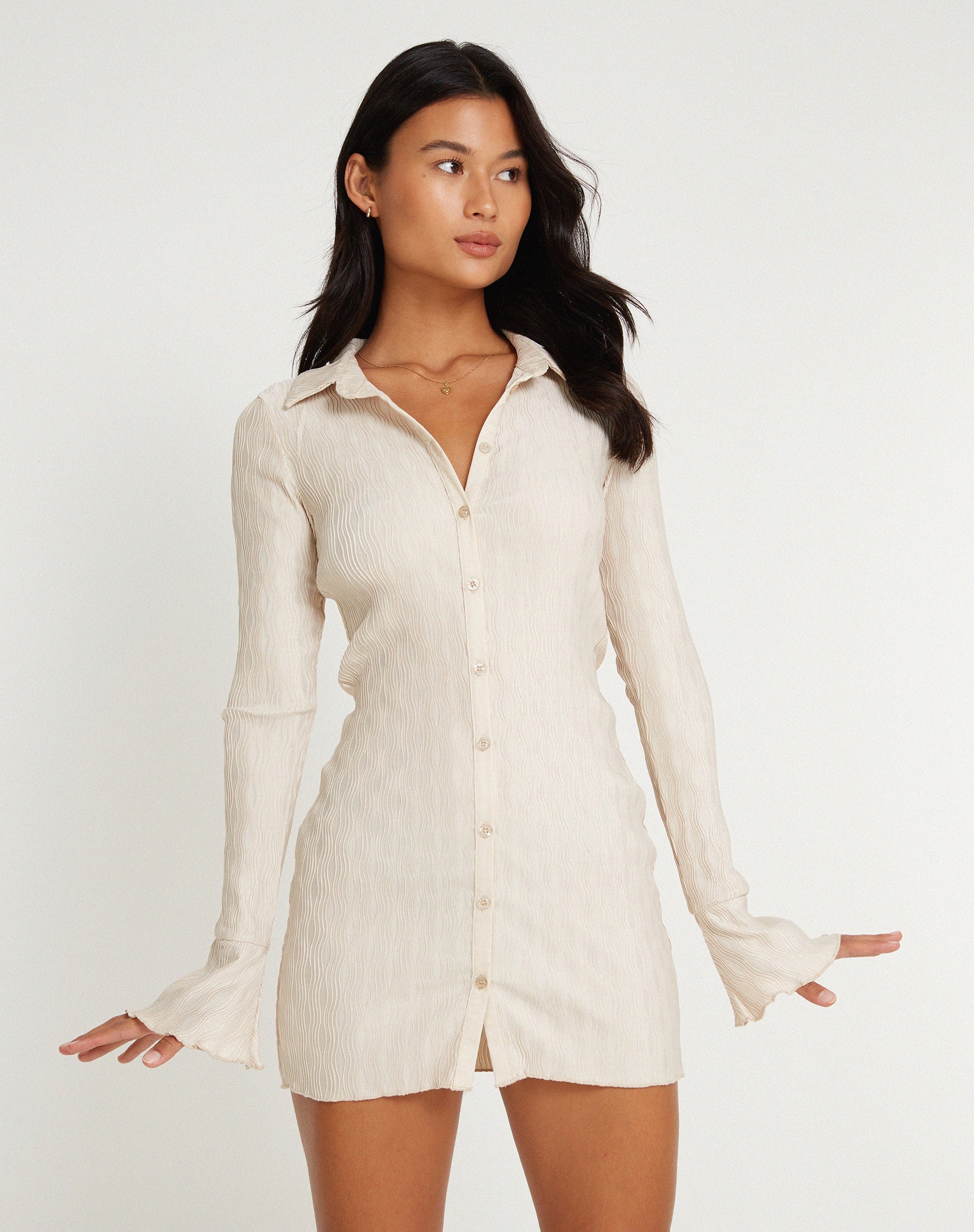 Afbeelding van Nitara Button Up Mini Dress in Crinkle Beige