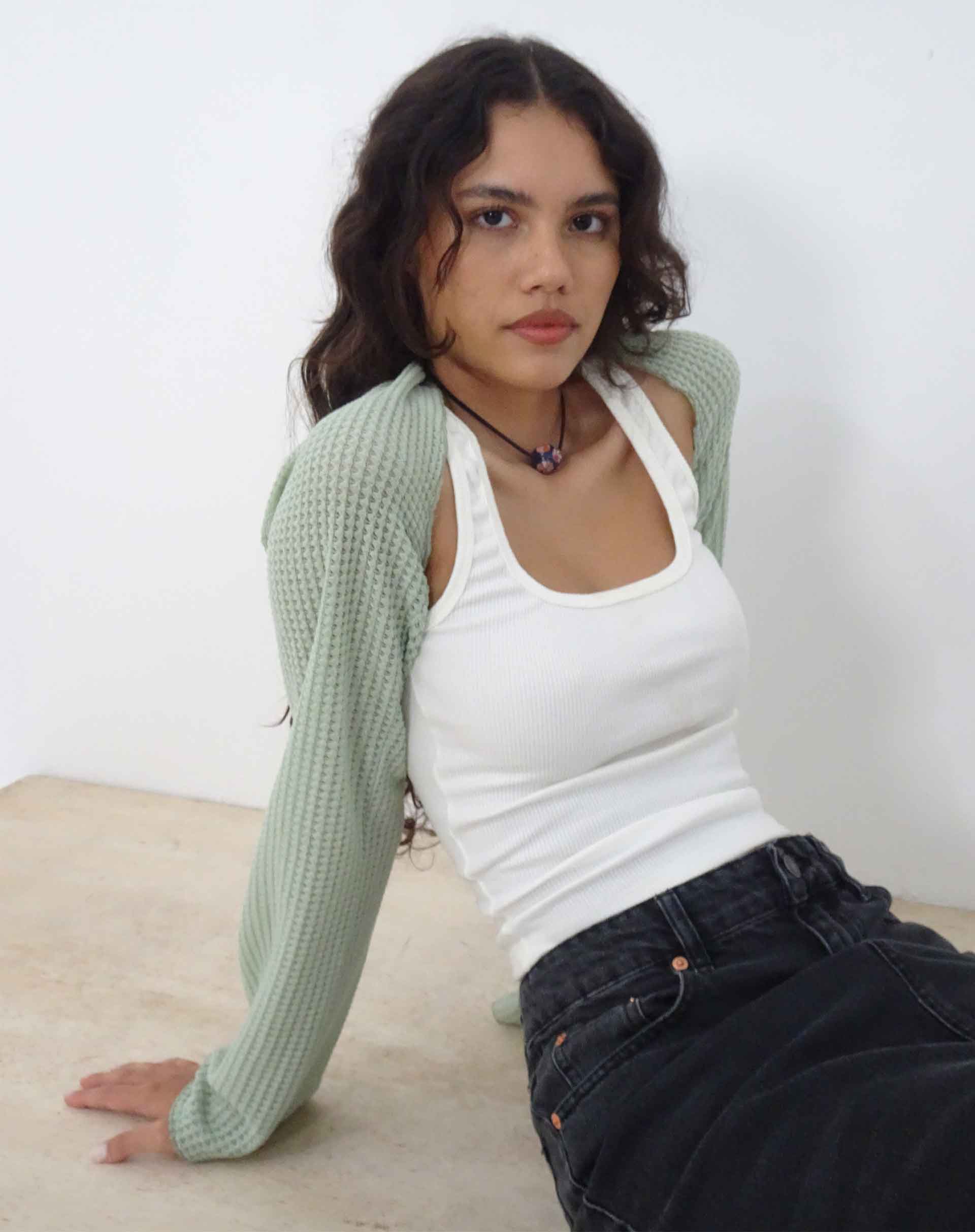 Afbeelding van Nobila Shrug Top in Sage Textured Crochet
