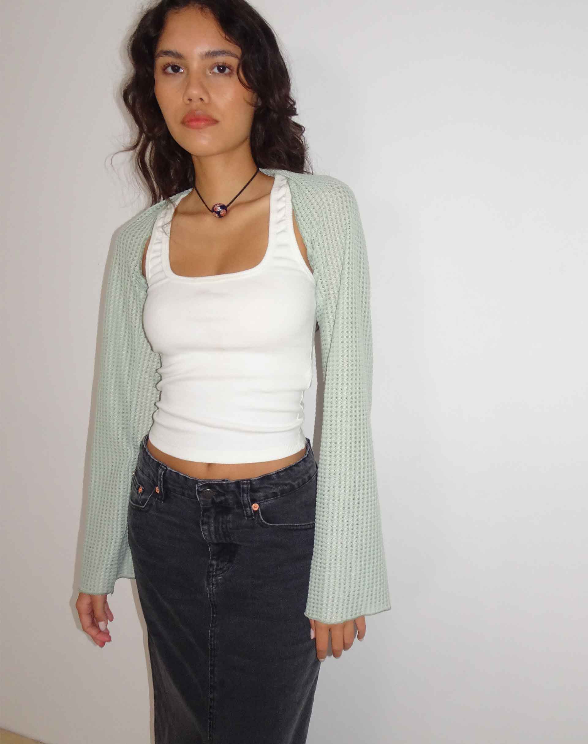 Afbeelding van Nobila Shrug Top in Sage Textured Crochet