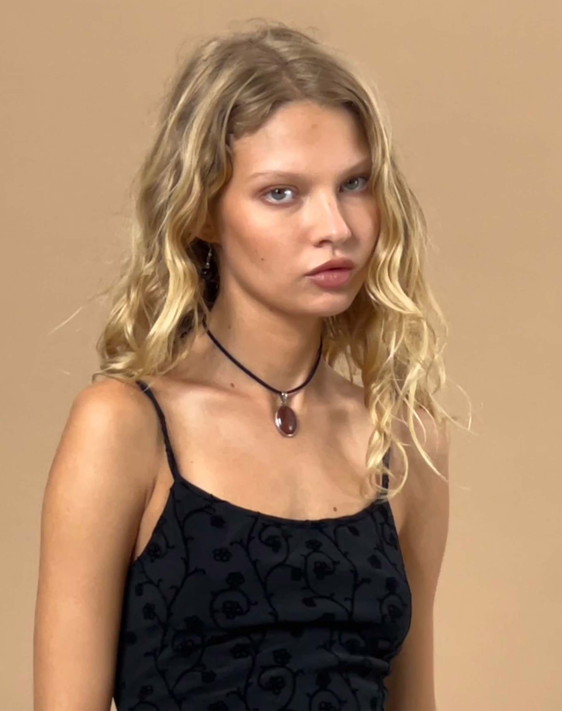 Afbeelding van Nodu Maxi Dress in Black Dainty Floral Flock