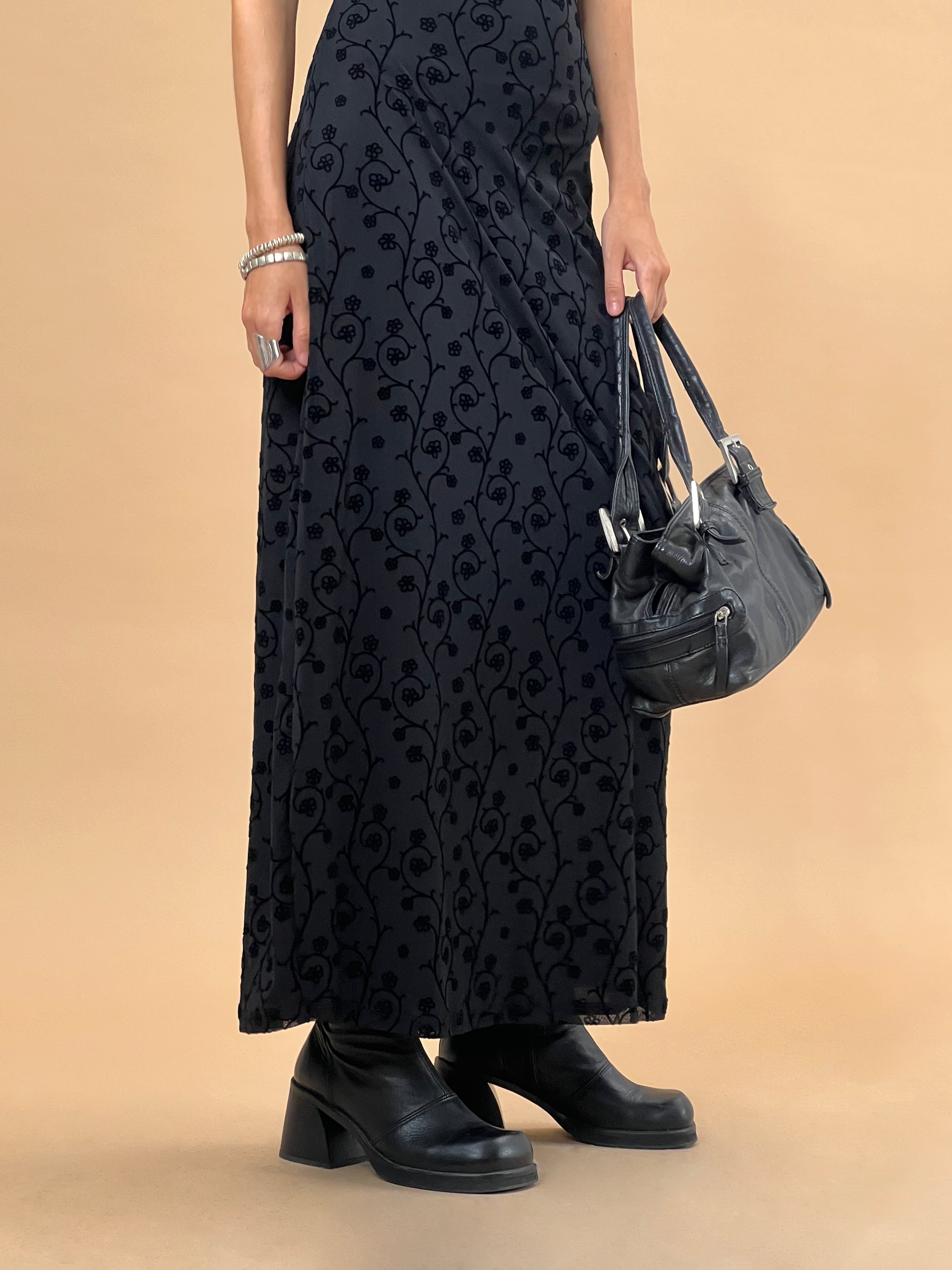 Afbeelding van Nodu Maxi Dress in Black Dainty Floral Flock