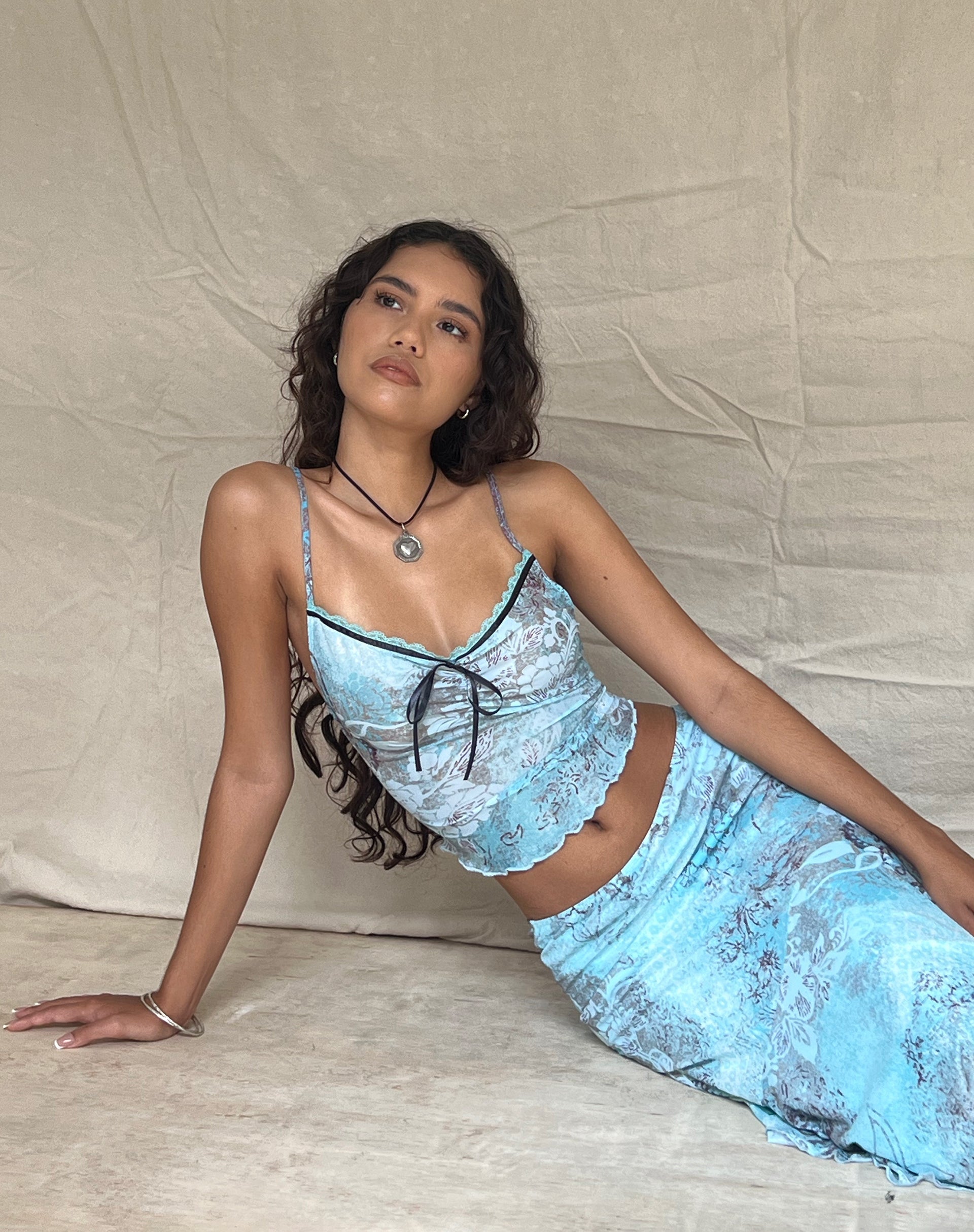 Afbeelding van Norde Cami Top in Blauw Paisley Abstract Rustiek