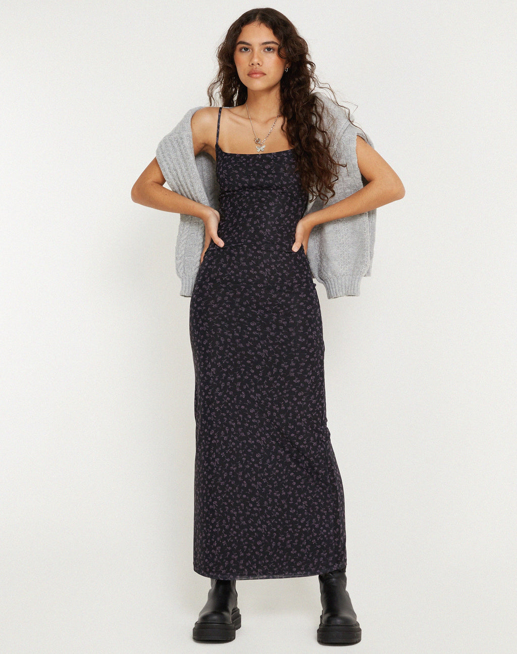 Norila Maxi Dress in Donker Ditsy Rose Zwart