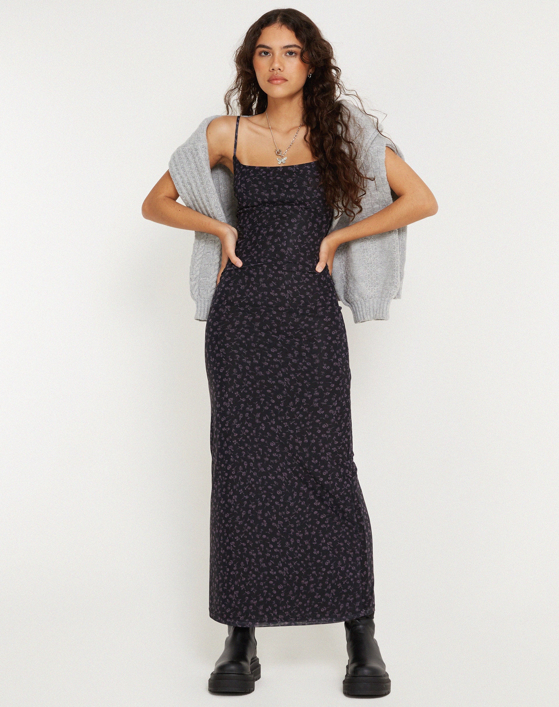 Afbeelding van Norila Maxi Dress in Dark Ditsy Rose Black