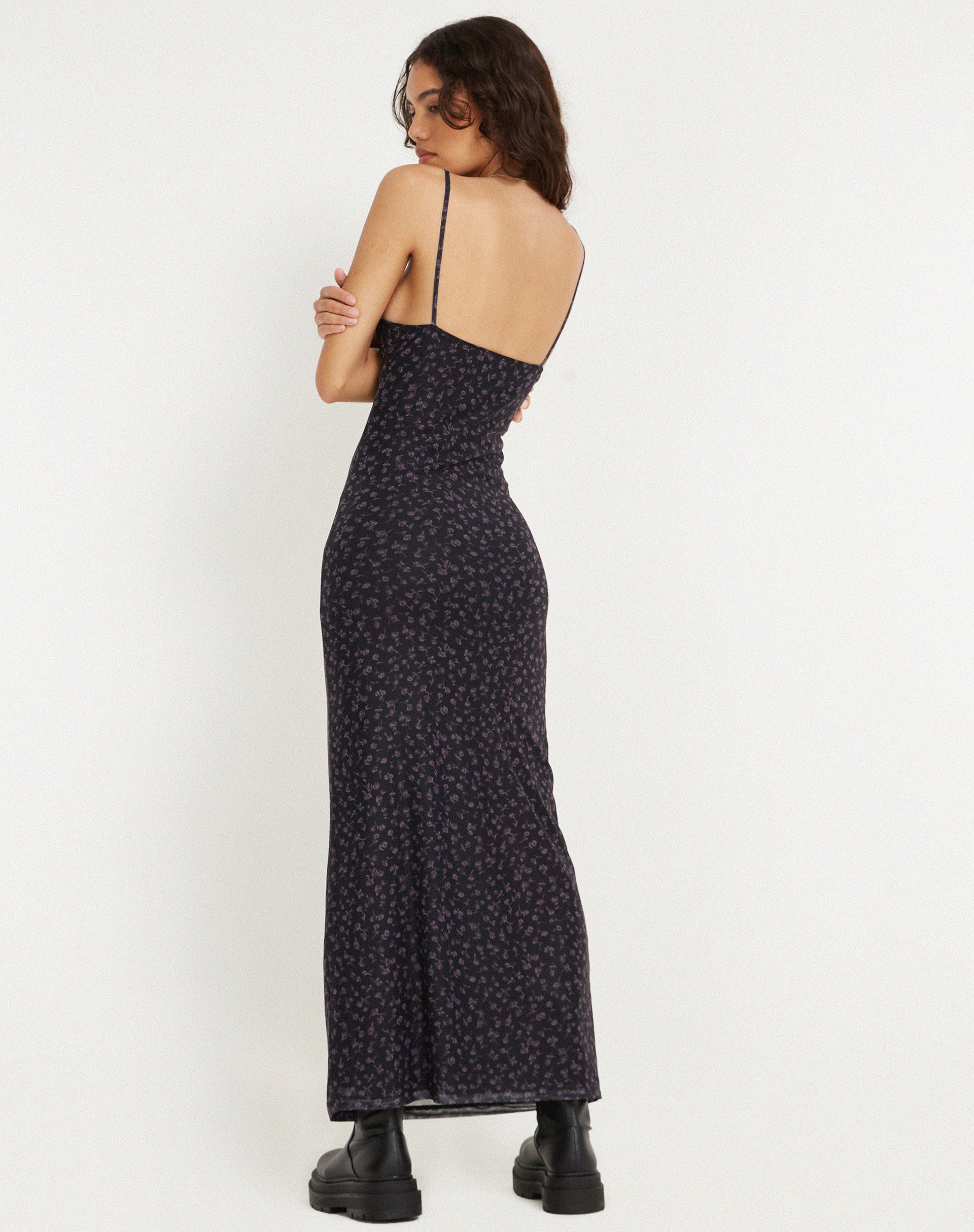 Afbeelding van Norila Maxi Dress in Dark Ditsy Rose Black