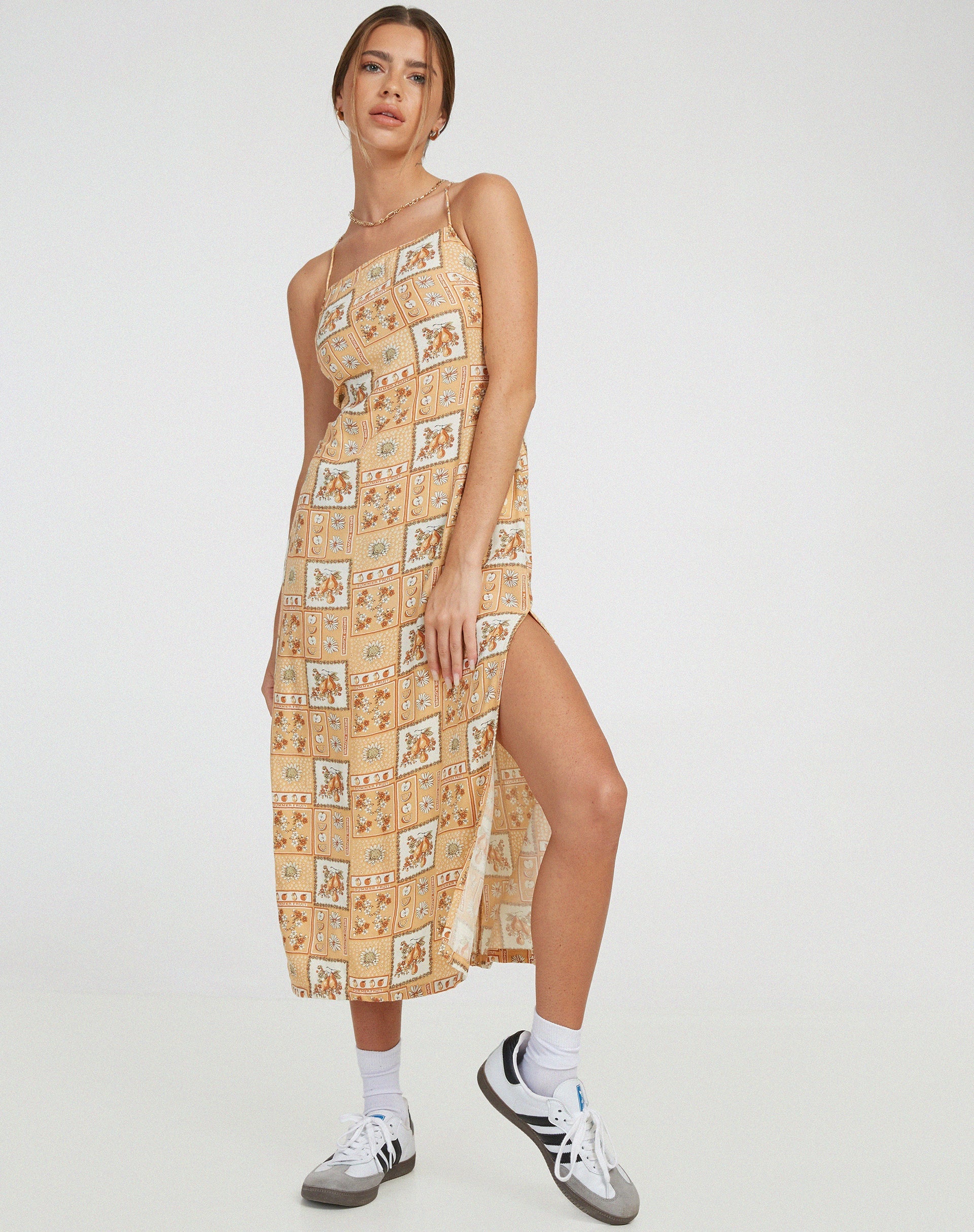 Afbeelding van Nosita Midi Dress in Picknick Print Bruin