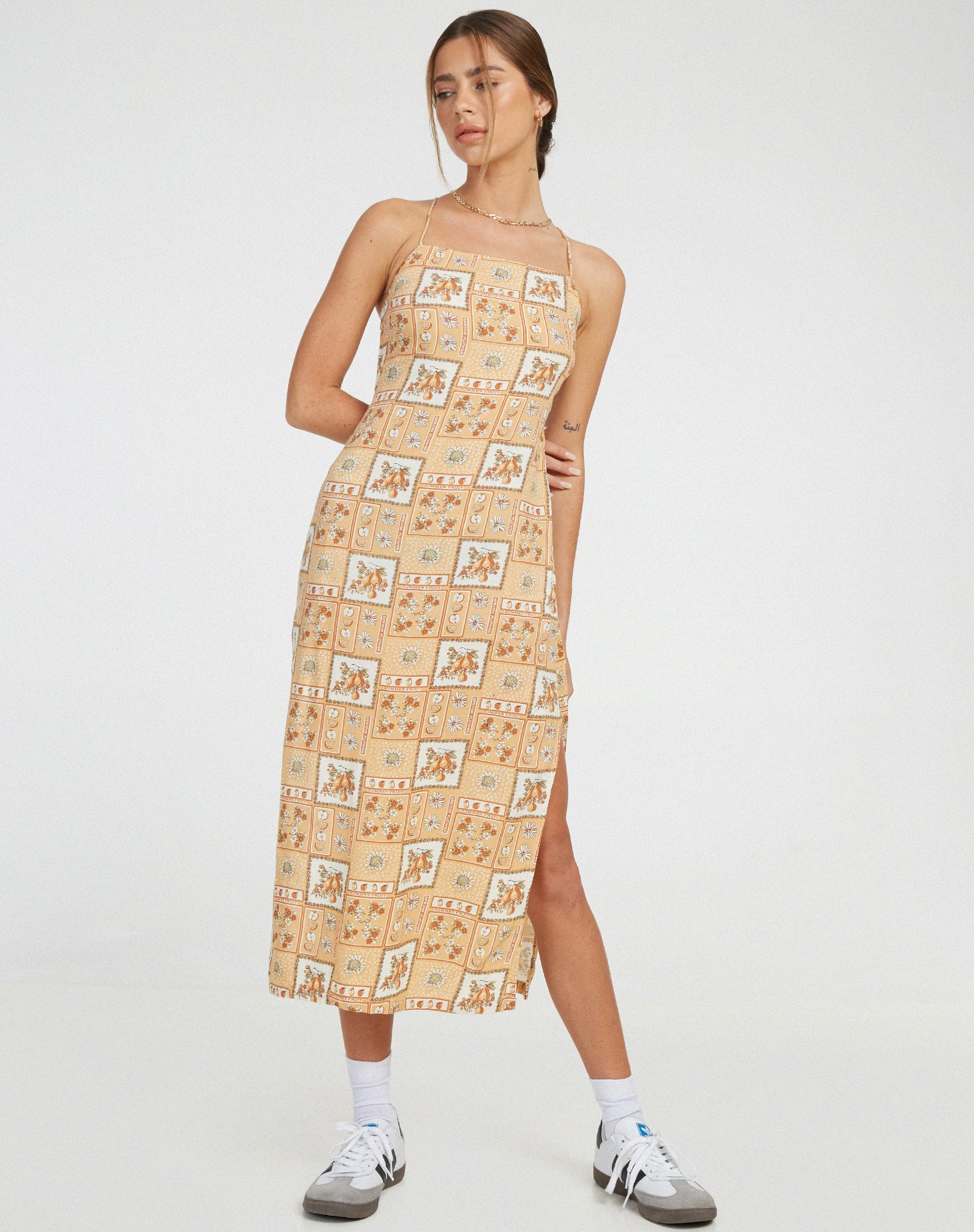 Afbeelding van Nosita Midi Dress in Picknick Print Bruin
