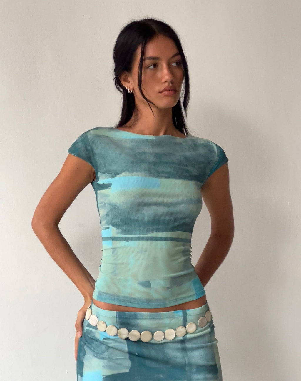 MOTEL X JACQUIE Nova Top in Mesh Groen en Blauw Abstract Verfpenseel