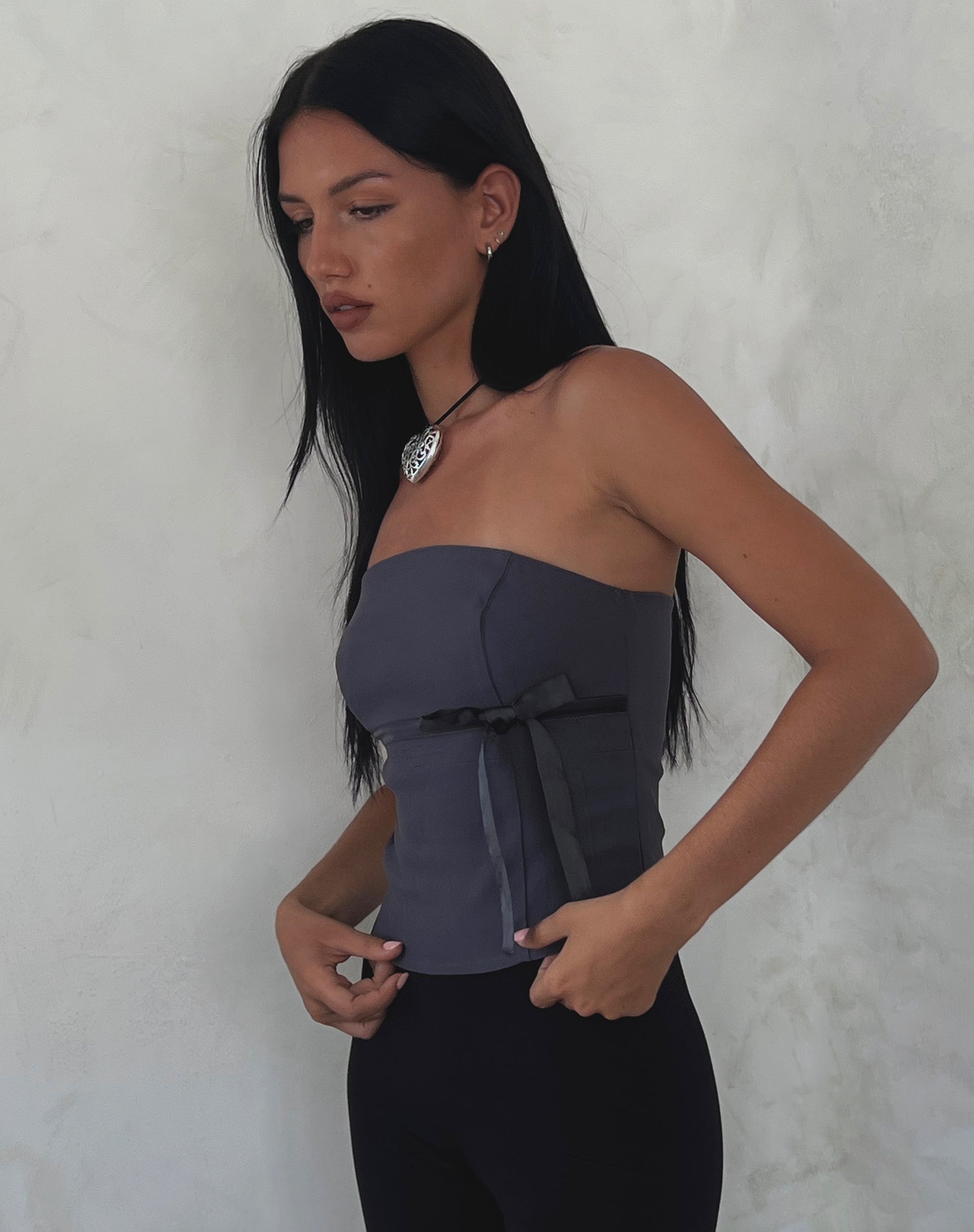 Afbeelding van Novita Bandeau Top met strikdetail in Getailleerd antracietgrijs
