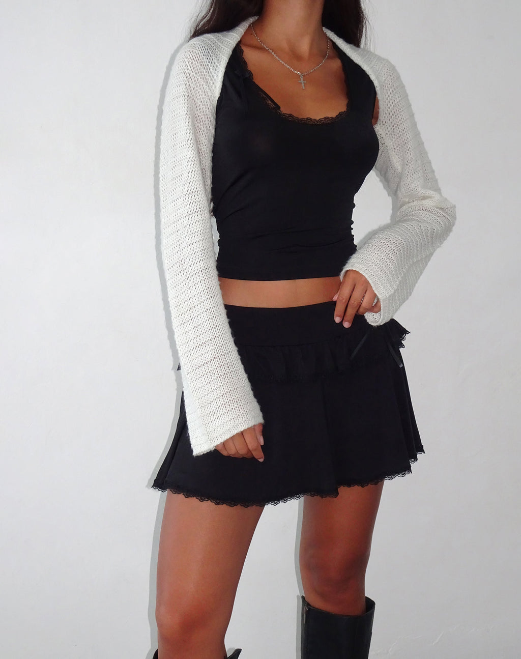 Nobila Shrug Top in Ivoor