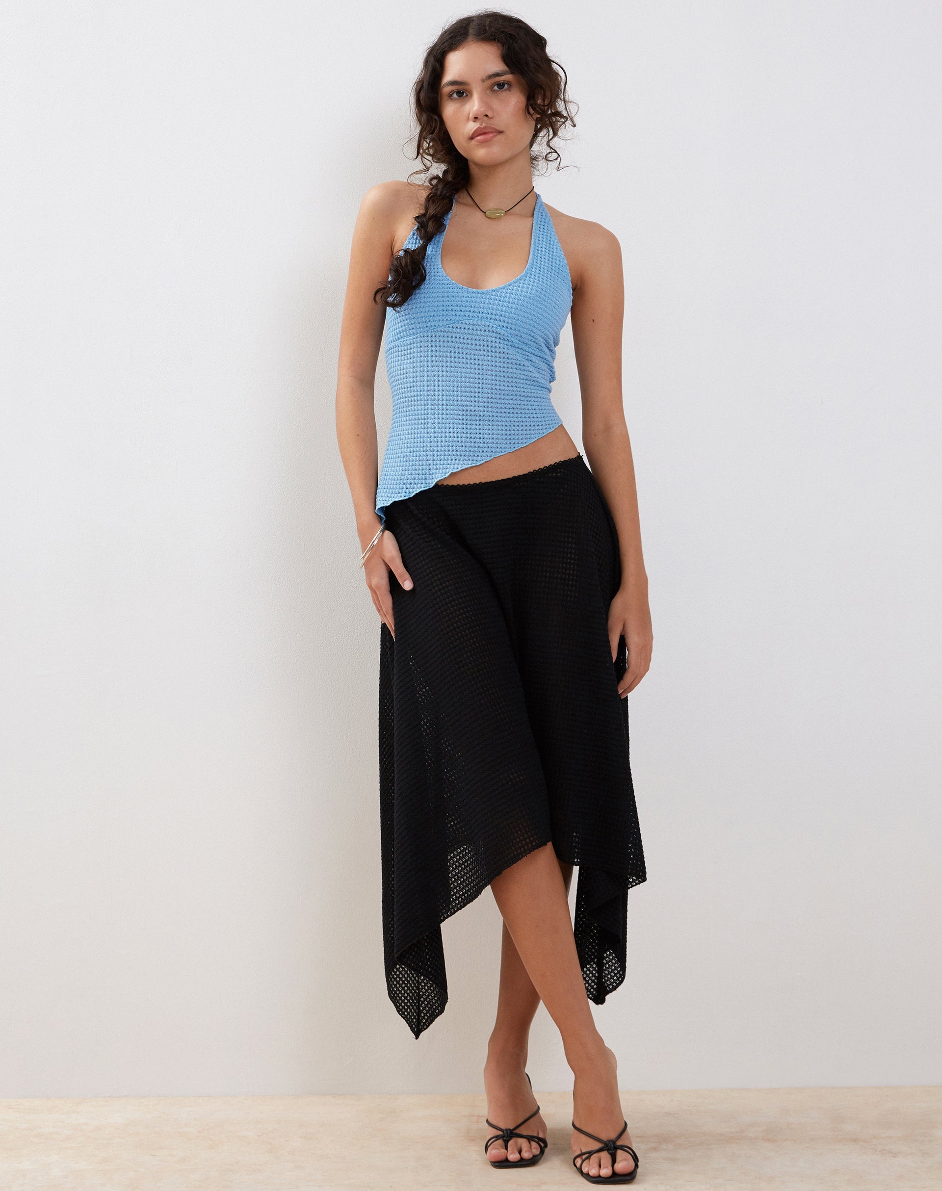 Afbeelding van Tullia Asymmetrische Midi Rok in Zwart Crochet