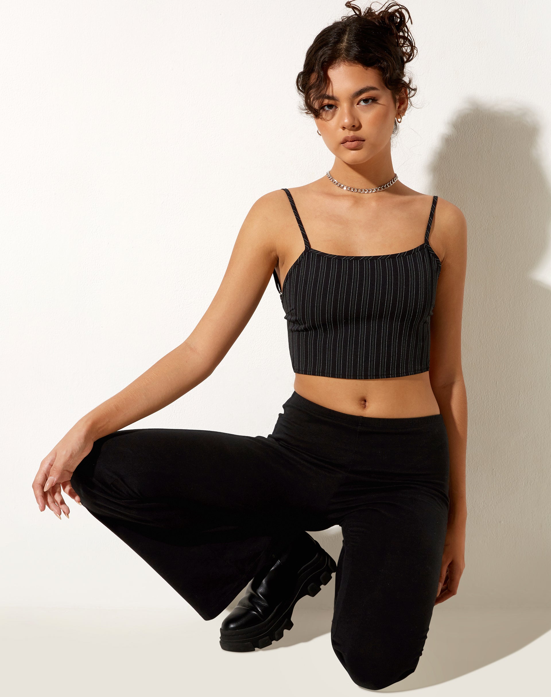 Afbeelding van Ojjas Crop Top in Onregelmatige Streep Zwart