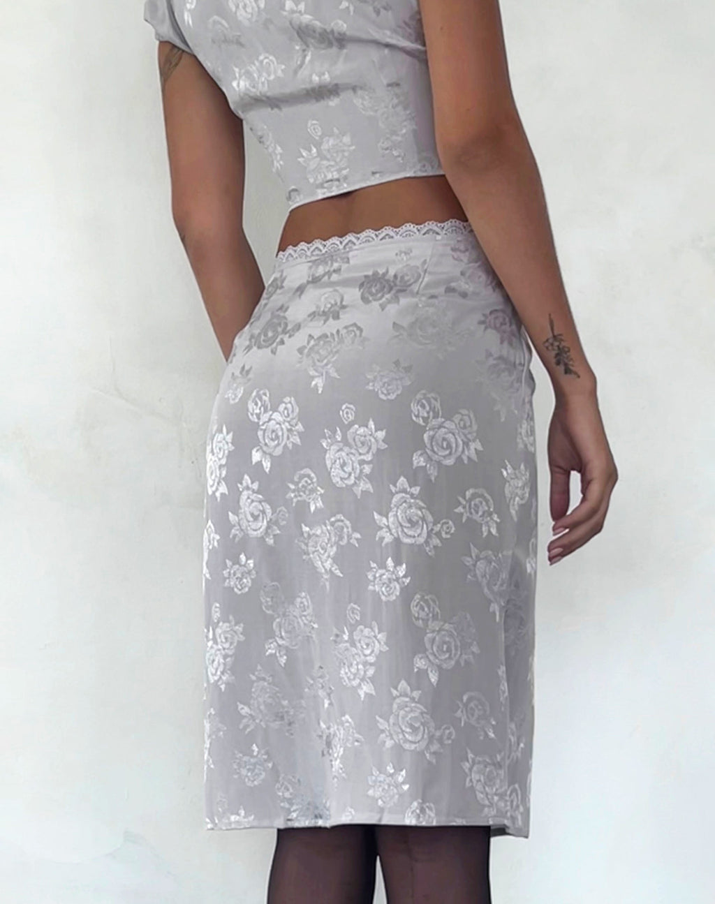 Piyeto Midi rok in satijn Rose Zilvergrijs
