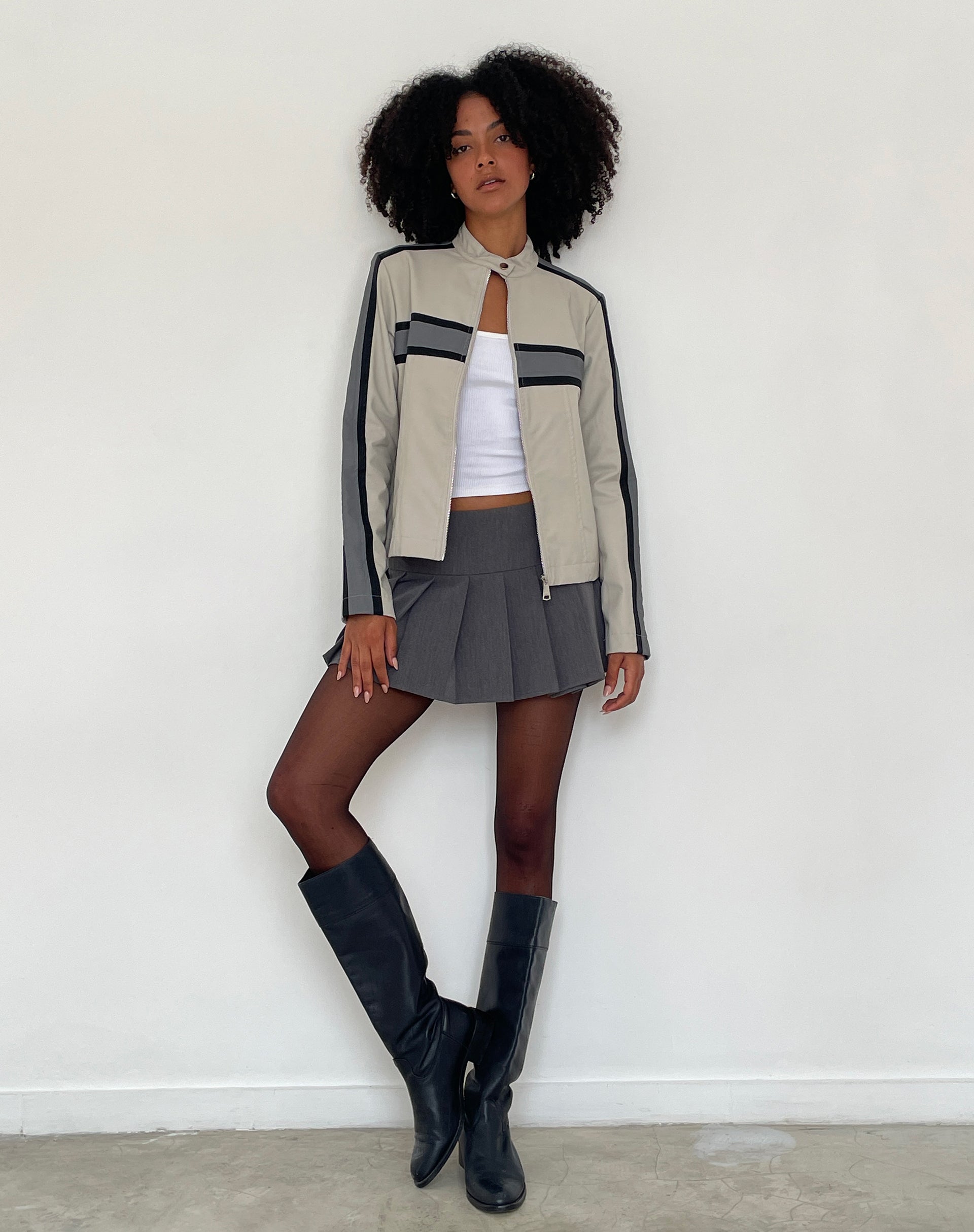 Afbeelding van MOTEL X JACQUIE Oliver Zip Up Jacket in grijs PU met donkergrijze streep