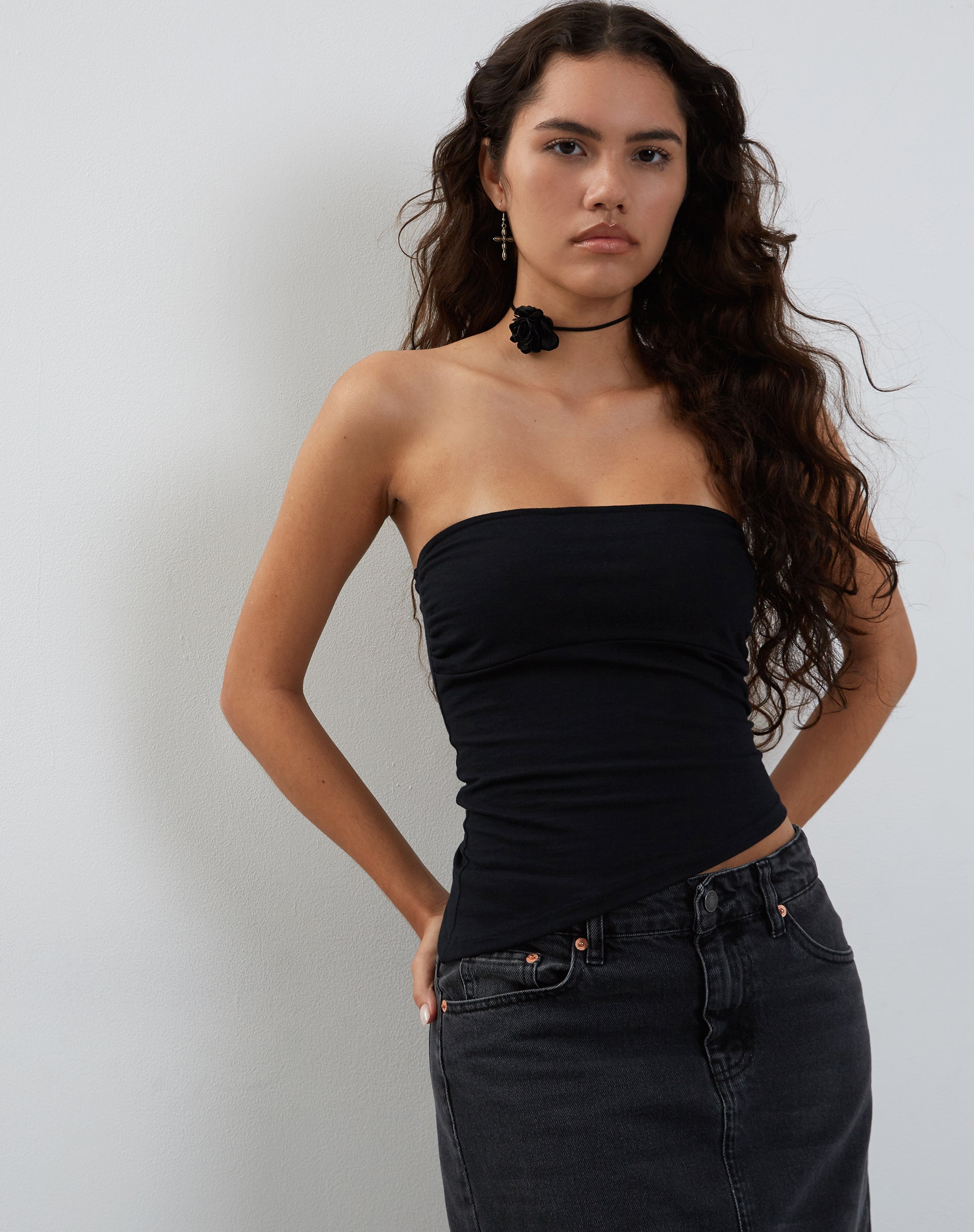 Afbeelding van Minase Asymmetrische Bandeau Top in Zwart