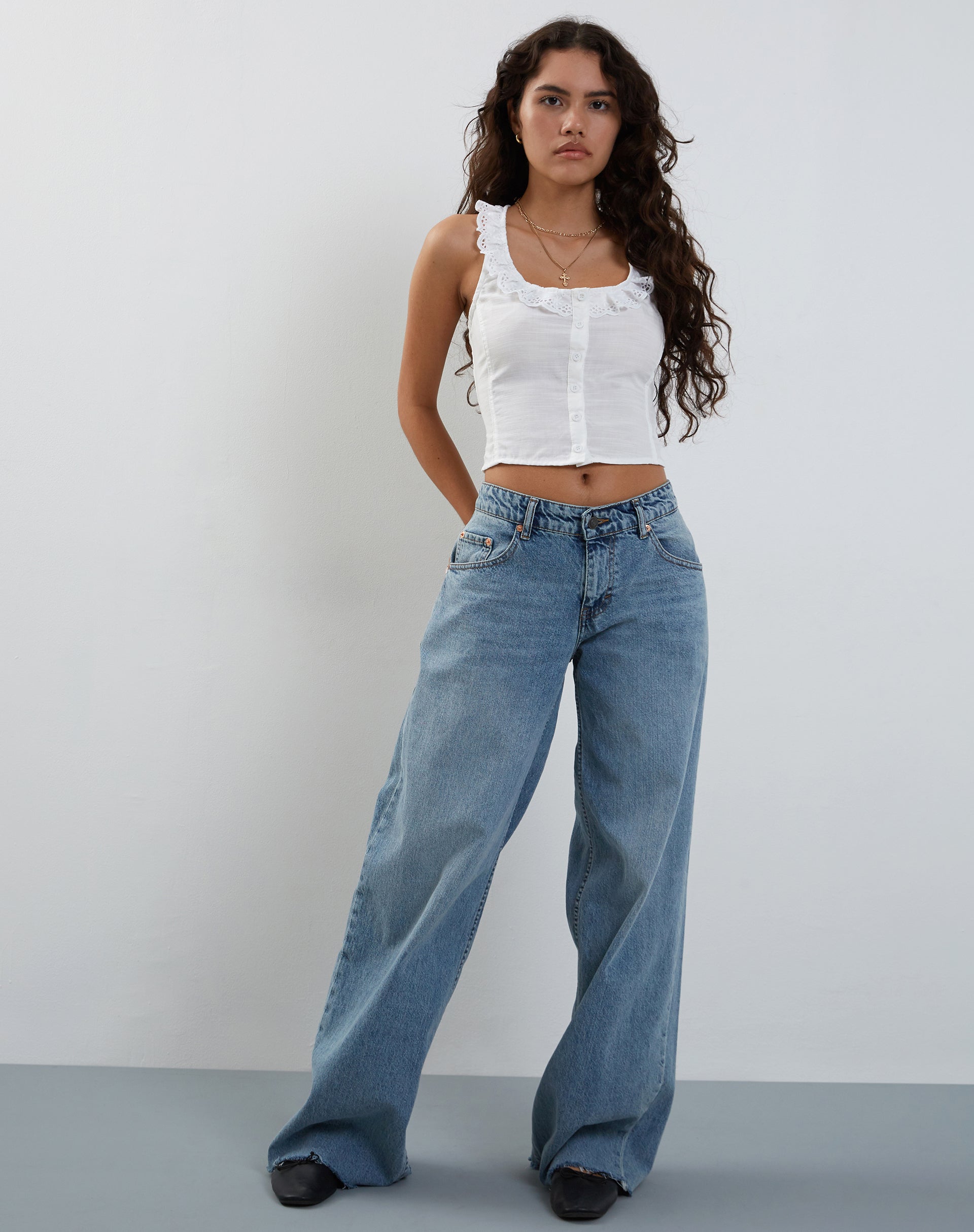 Afbeelding van Junko Frill Detail Button Through Top in Wit