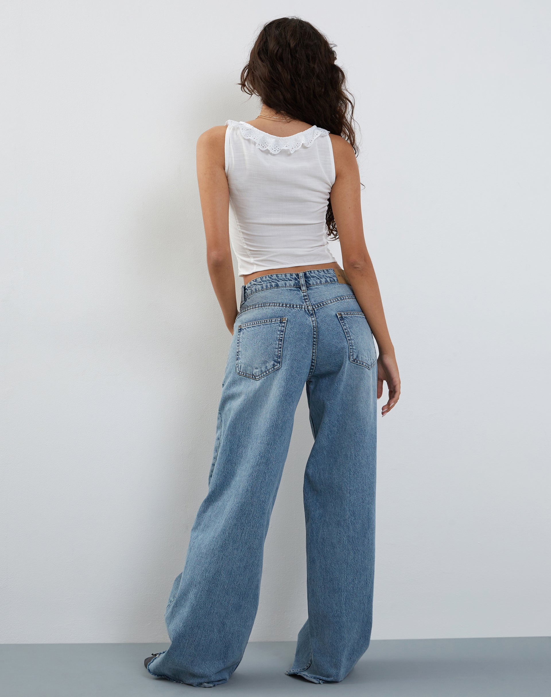 Afbeelding van Junko Frill Detail Button Through Top in Wit