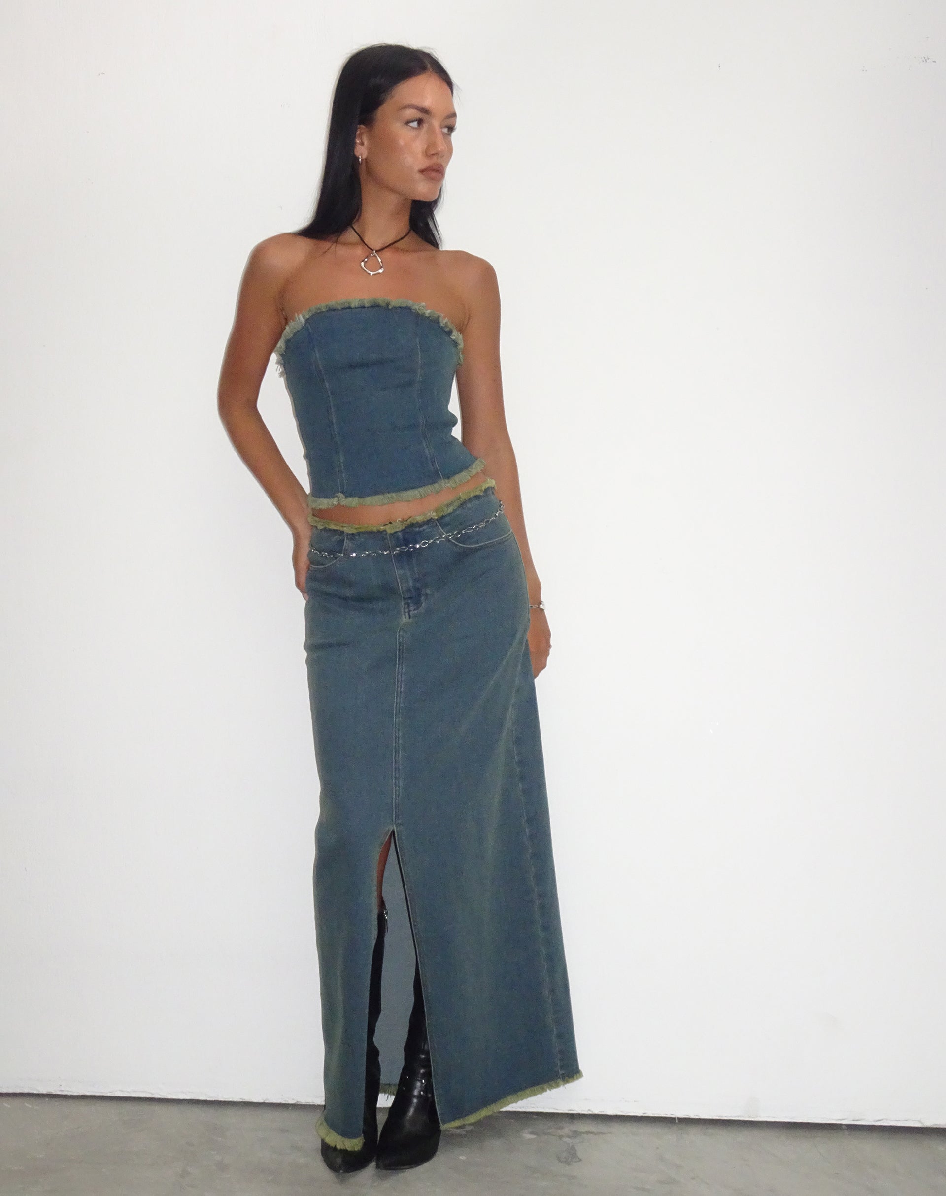 Afbeelding van Zaenap Gerafelde Denim Maxi Rok in Bruin Blauw Acid