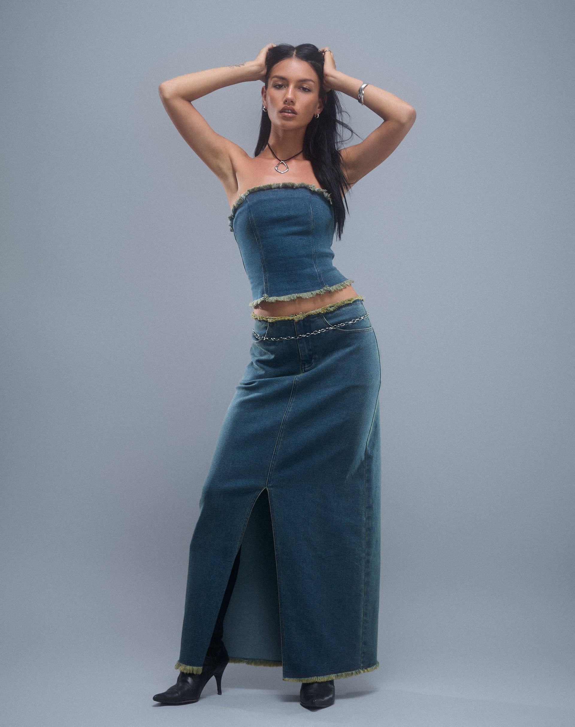 Afbeelding van Zaenap Gerafelde Denim Maxi Rok in Bruin Blauw Acid