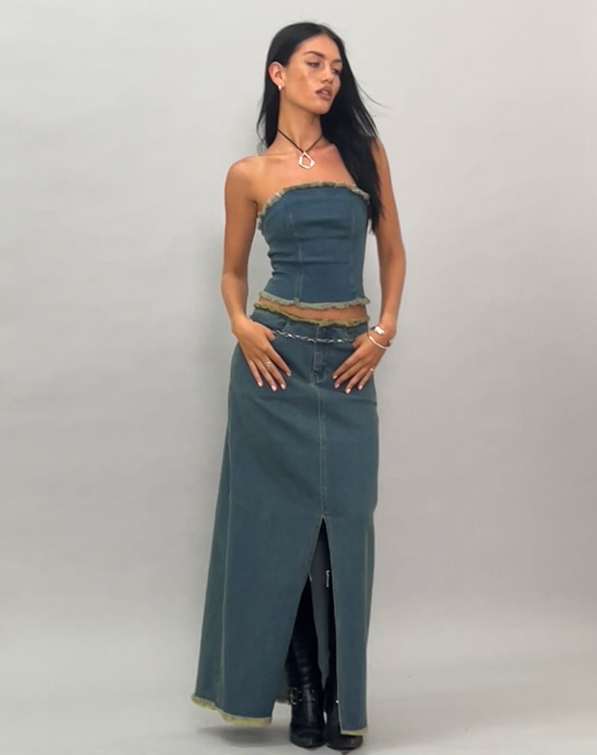 Afbeelding van Zaenap Gerafelde Denim Maxi Rok in Bruin Blauw Acid