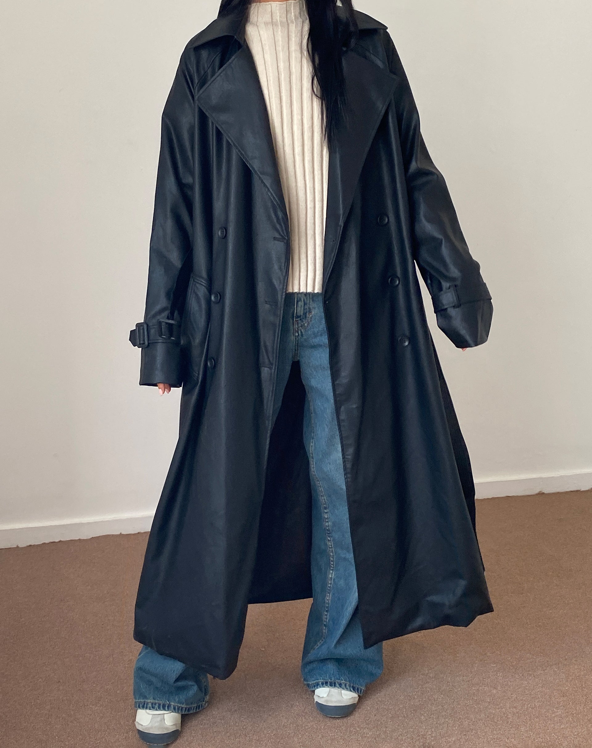 Afbeelding van Orcati Double Breasted Trench Coat in Zwart PU