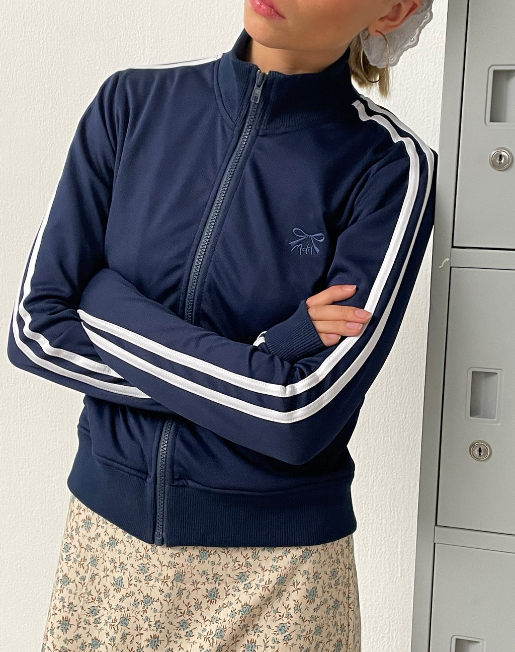Orion Zip Up Trui in Navy met Witte Strepen en M-Borduursel