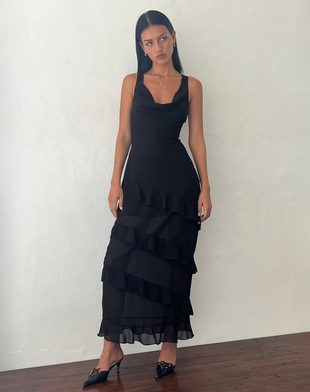 Otna Chiffon Maxi Dress met ruches in zwart