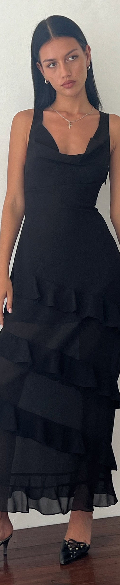 Afbeelding van Otna Chiffon Maxi Dress met ruches in zwart